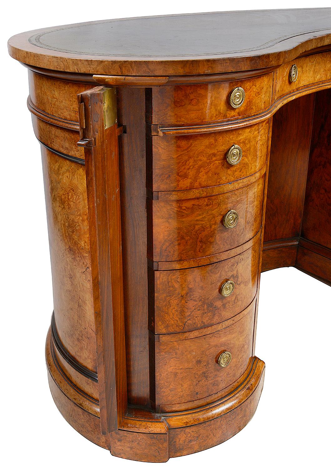 Gillows, 19. Jahrhundert Nierenförmiger Nussbaum-Schreibtisch (Furnier) im Angebot