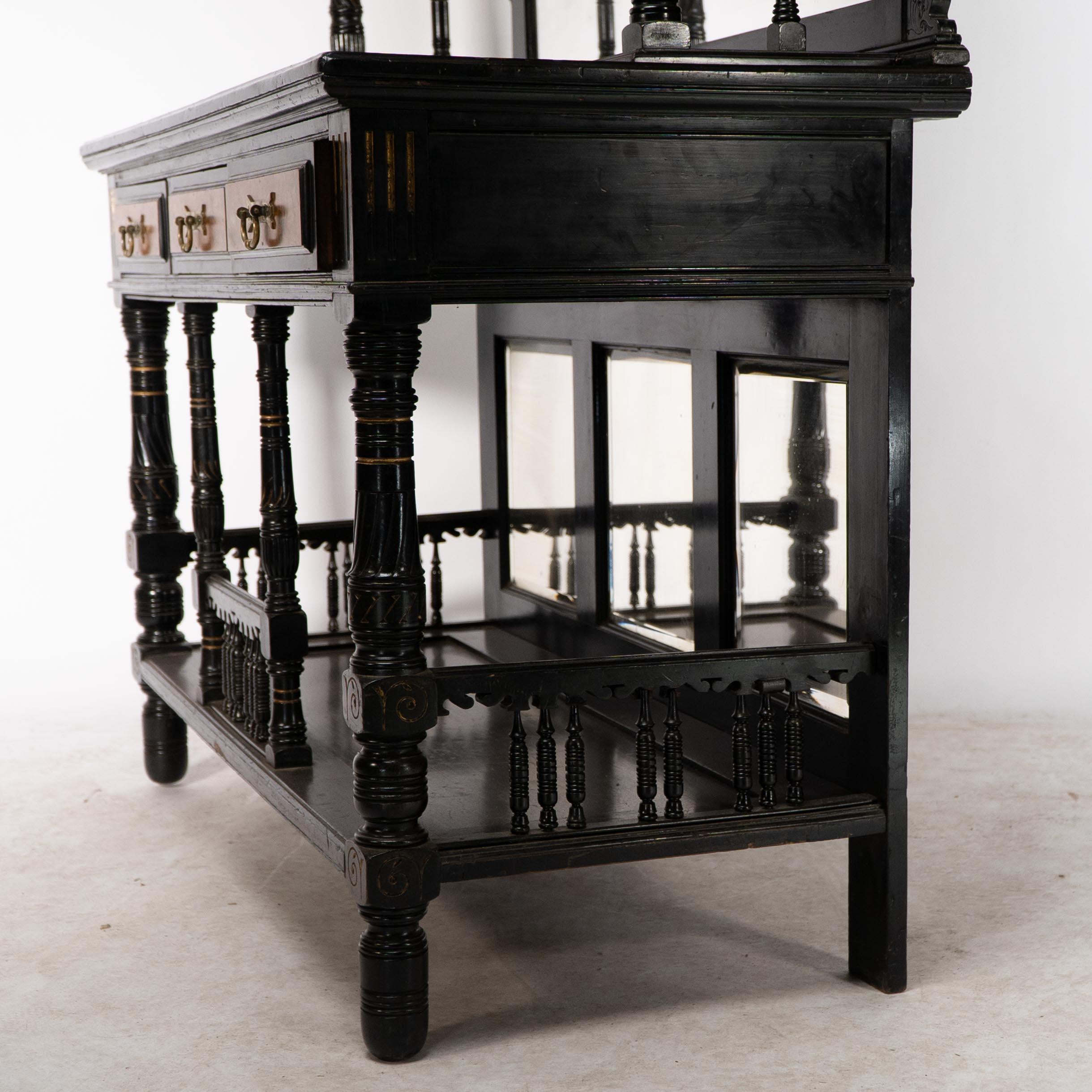 Gillows. Un raffinato mobiletto dell'Aesthetic Movement con pannelli floreali dipinti a mano in vendita 8