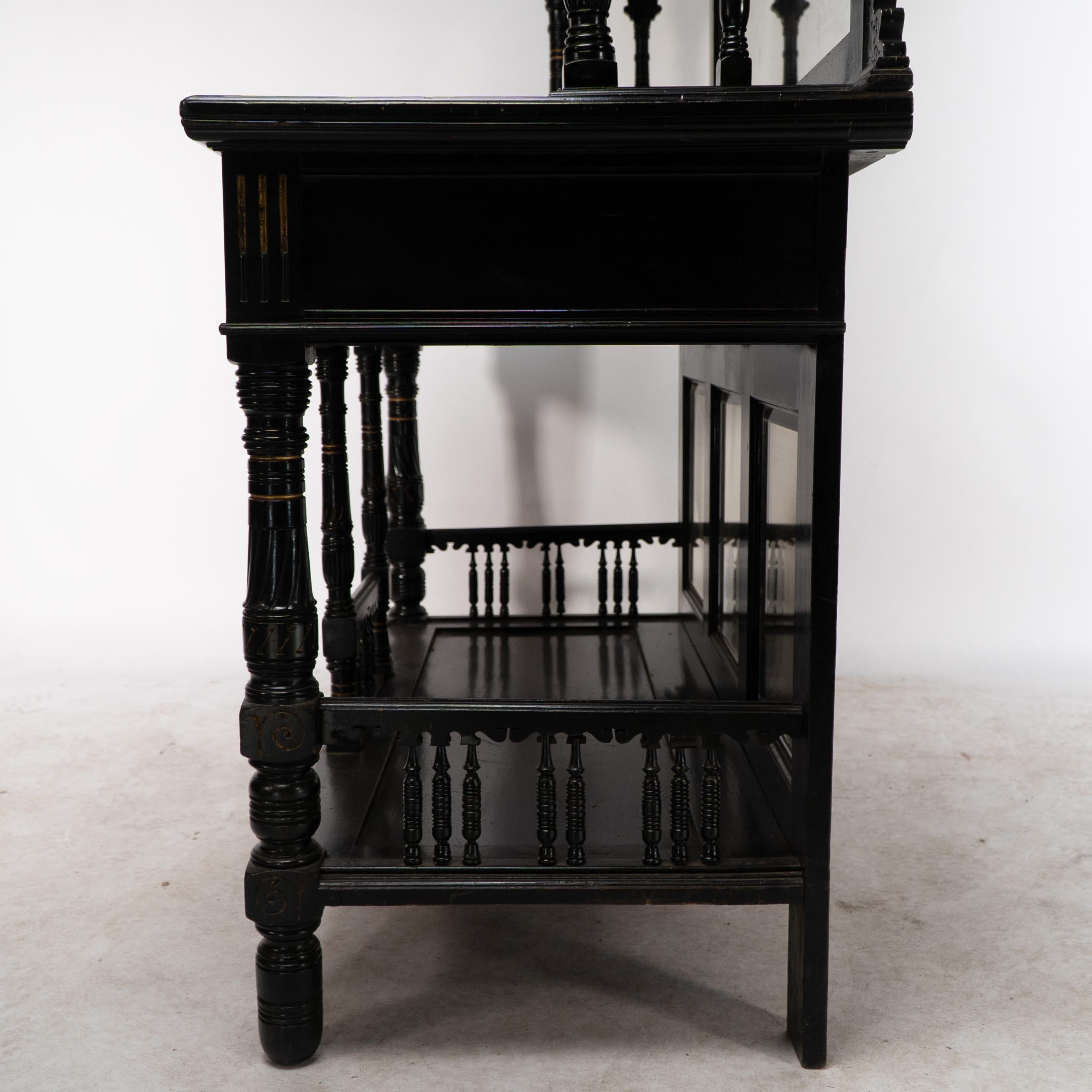 Gillows. Un raffinato mobiletto dell'Aesthetic Movement con pannelli floreali dipinti a mano in vendita 9