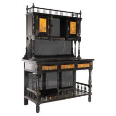 Gillows. Ein feiner Aesthetic Movement Beistellschrank mit handgemalten floralen Tafeln
