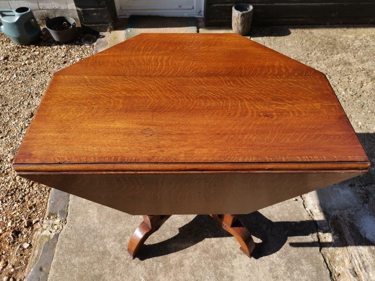 Gillows, an Aesthetic Movement Oak Octagonal Drop-Leaf Centre Table with Florets In Good Condition In London, GB
