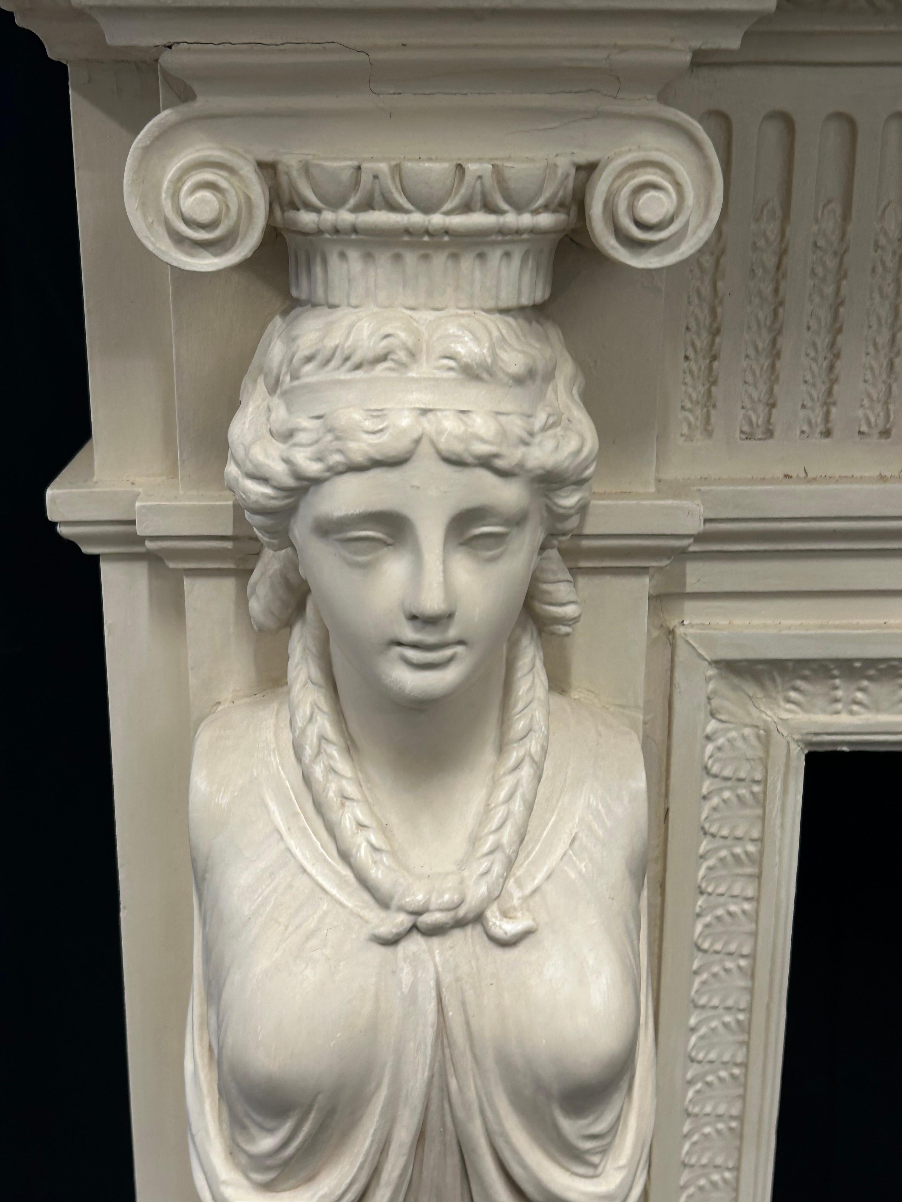 Néo-grec Gillows and Co Cheminée en bois sculpté et gesso en vente