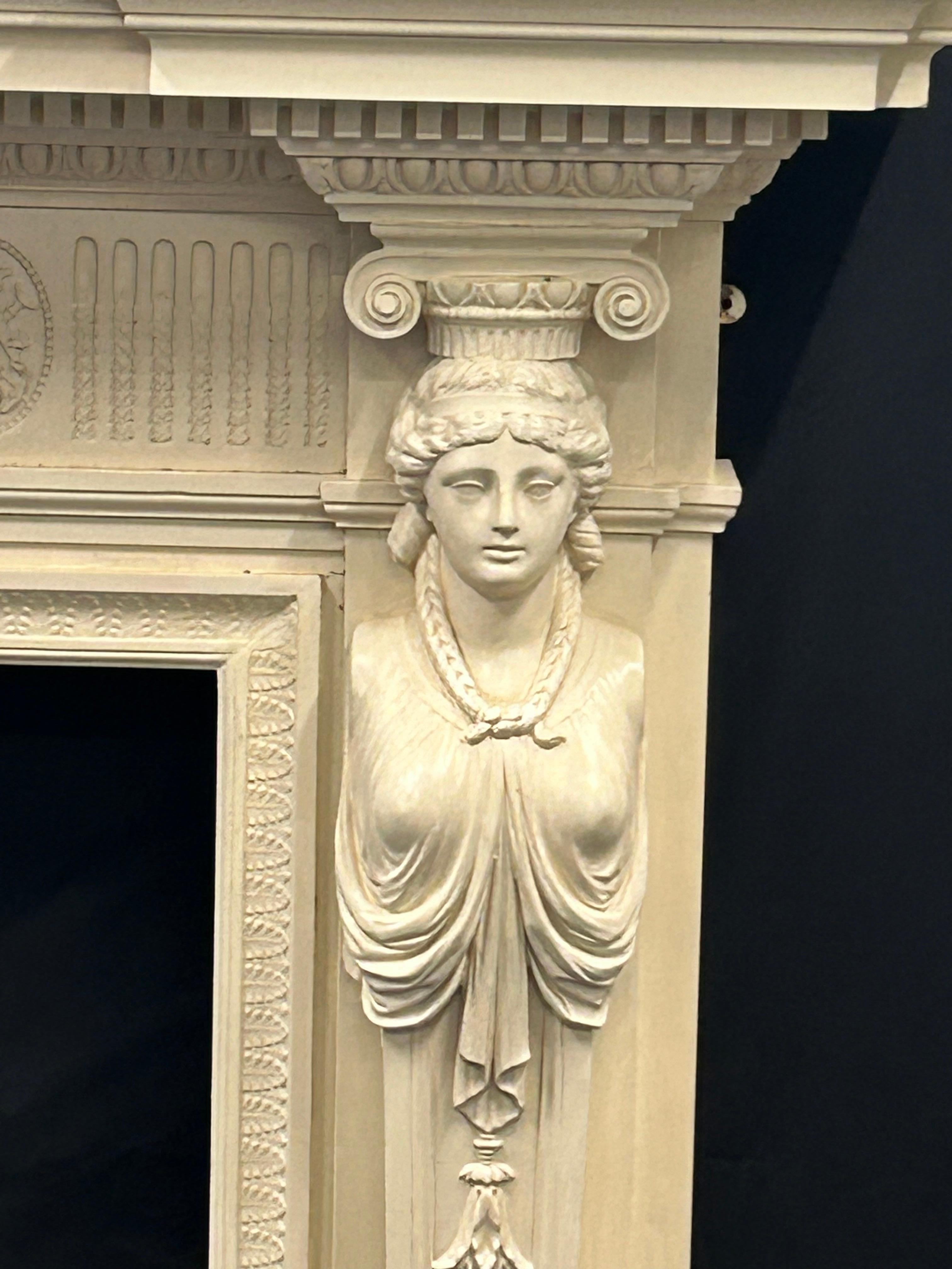 Anglais Gillows and Co Cheminée en bois sculpté et gesso en vente