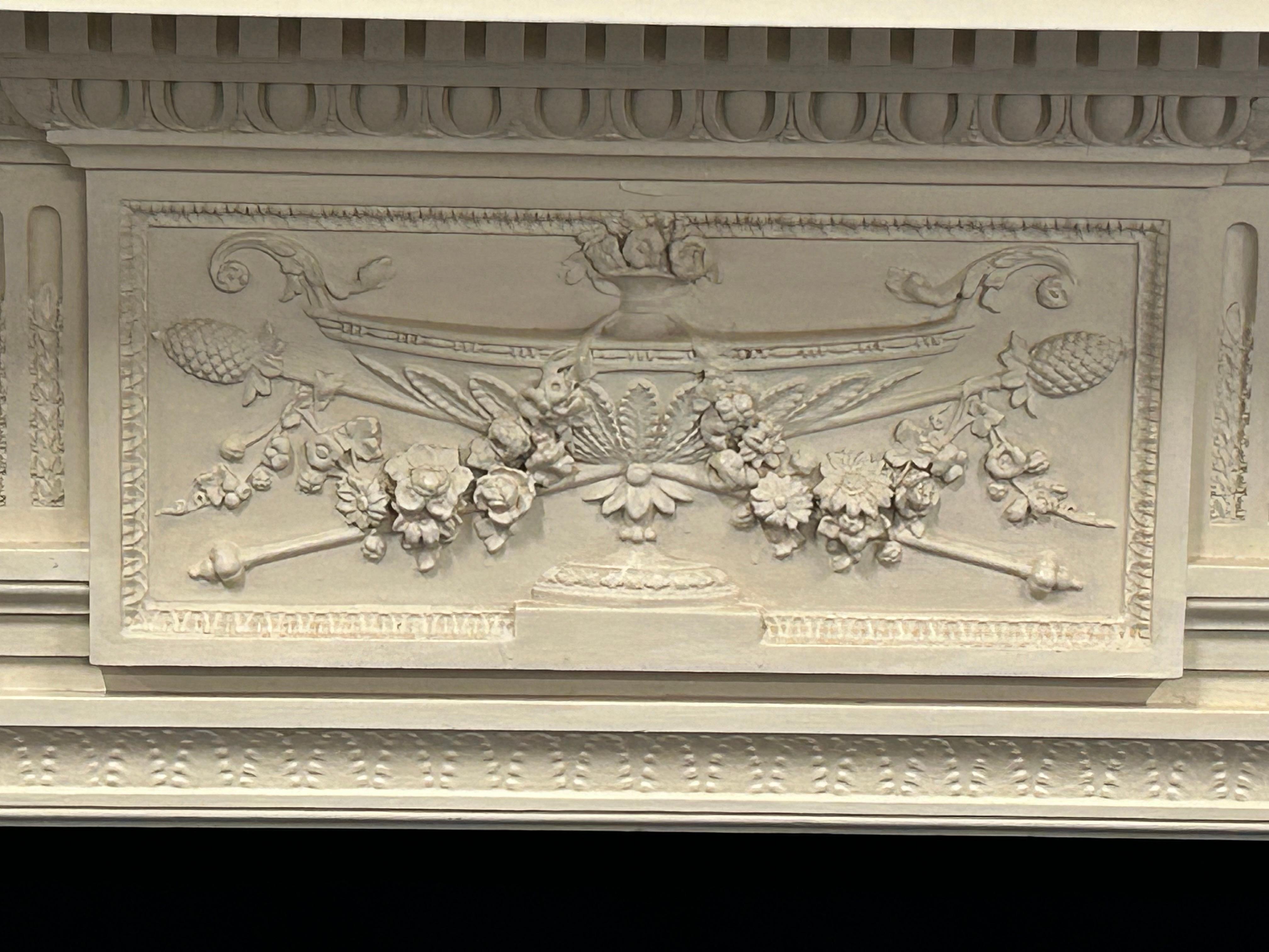 Gillows and Co Cheminée en bois sculpté et gesso Bon état - En vente à Southall, GB