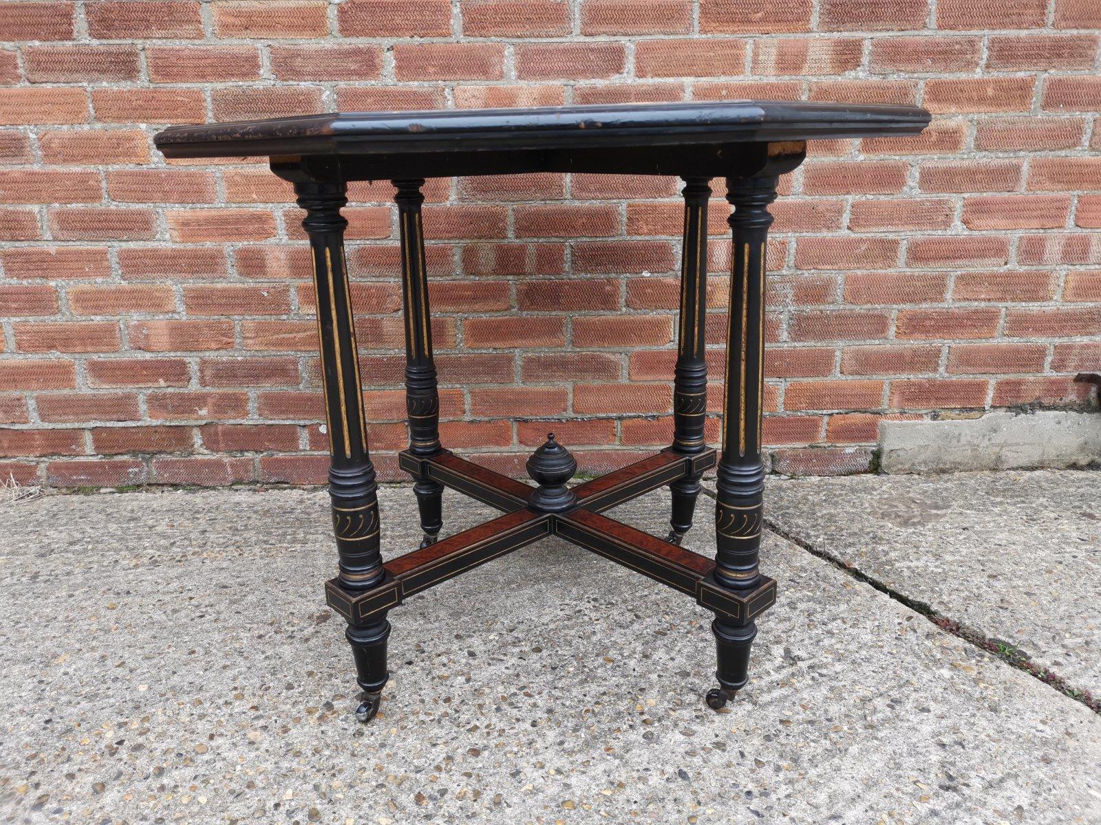 English Gillows attr, Aesthetic Movement Ebonized Mahogany Centre Table with Amboyna top For Sale