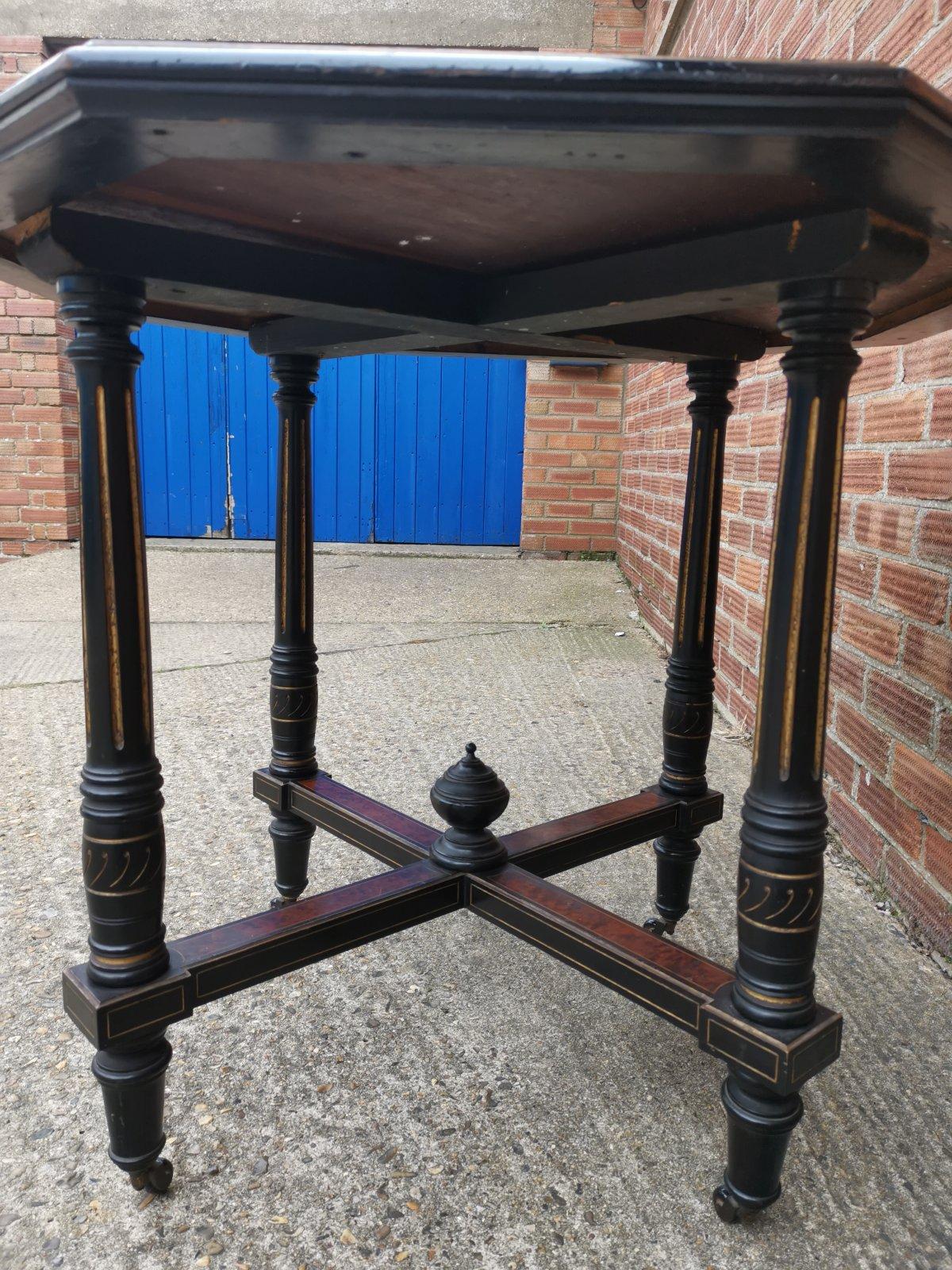 Gillows attr, Aesthetic Movement Ebonized Mahogany Centre Table with Amboyna top For Sale 1