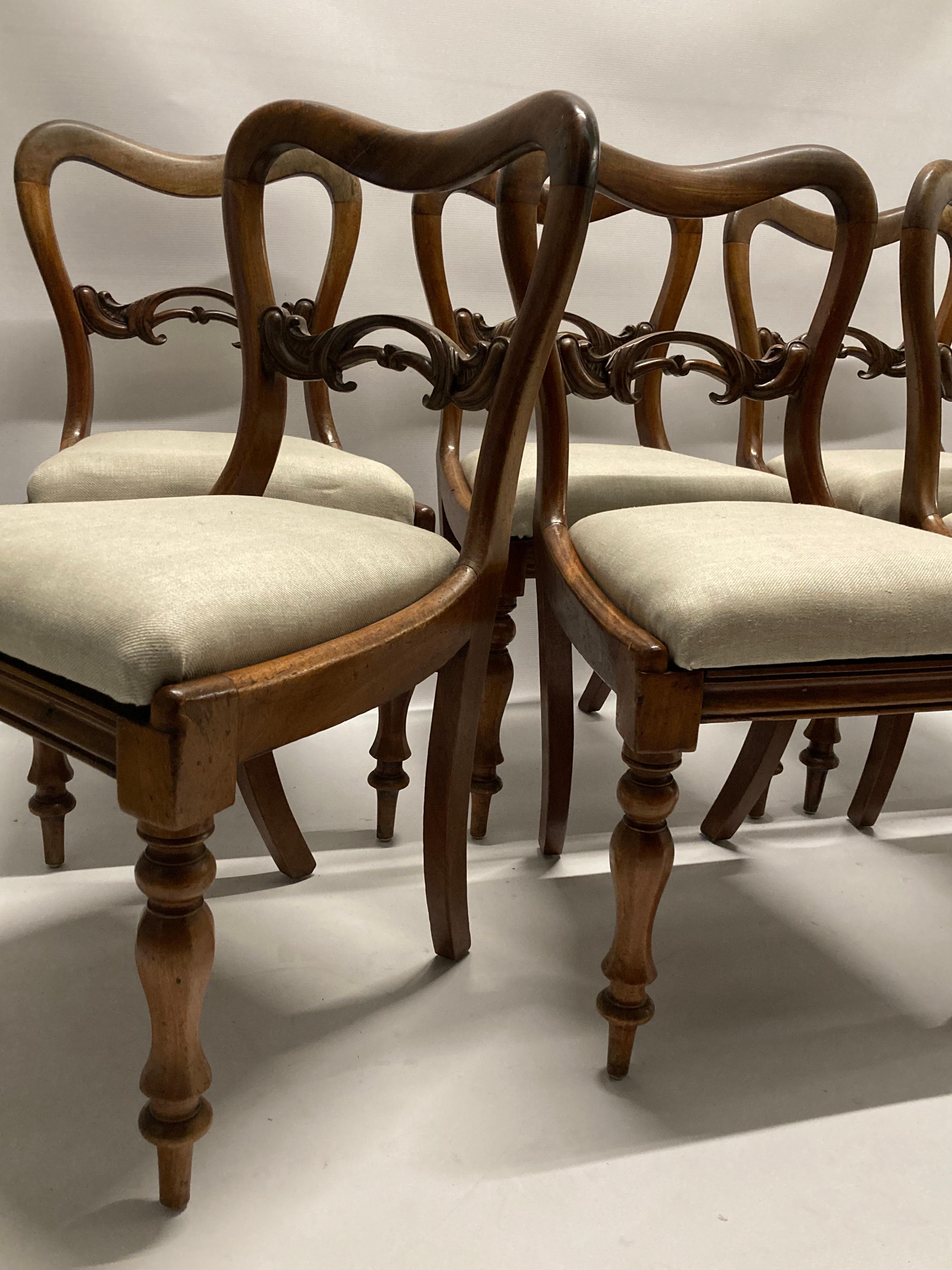 A good set of six Victorian Mahogany Balloon Back dining chairs attributed to Gillows of Lancaster & London

Turned legs and carved back rail.

The removable seats newly recovered in good quality light cream Anna French linen fabric.

In good