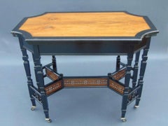 Lamb of Manchester, Tavolo estetico anglo giapponese ebanizzato e amboyna a otto gambe