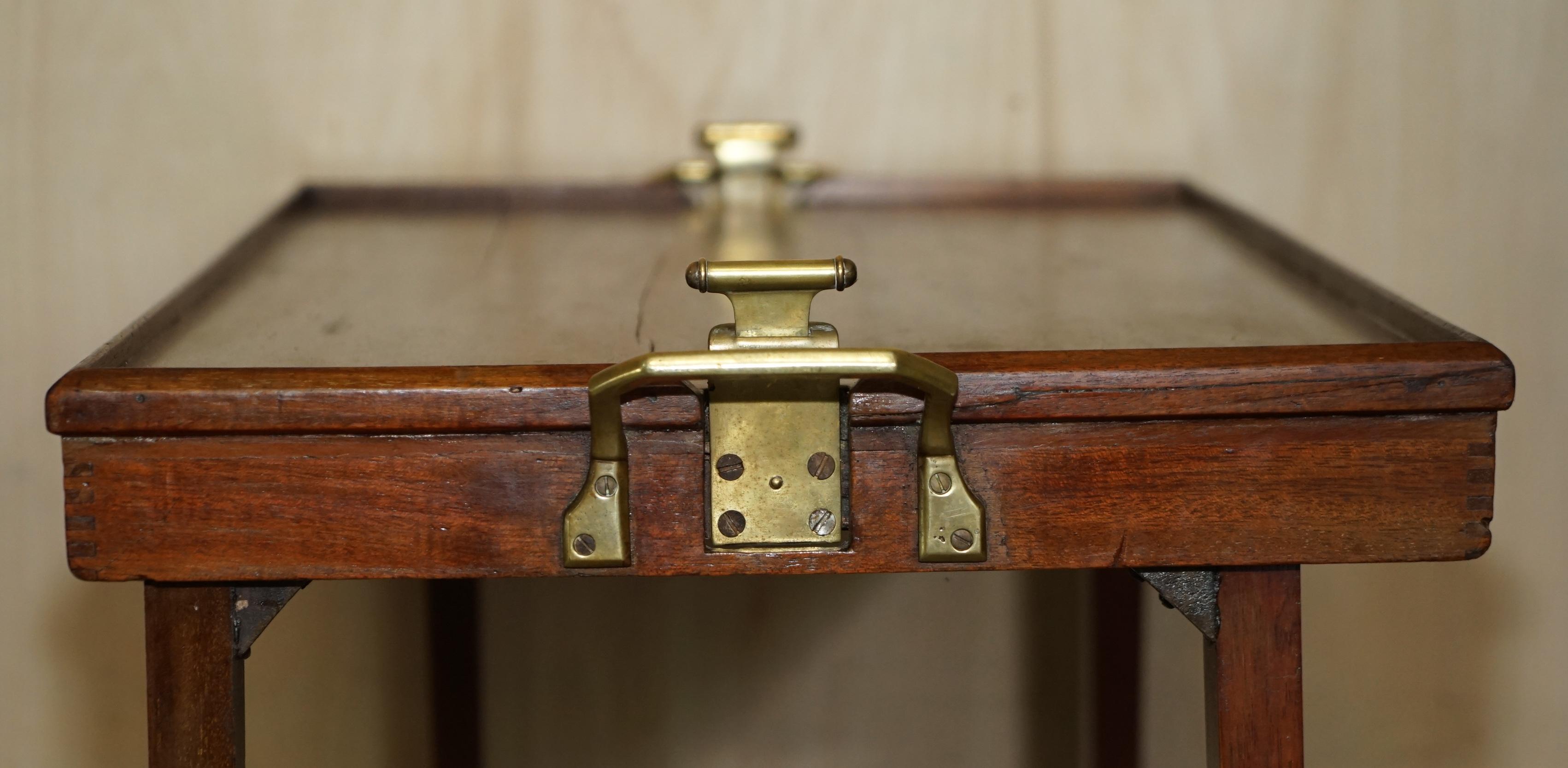 Antiker viktorianischer klappbarer Butlers-Kampagnen-Tabletttisch, Gillows zugeschrieben im Angebot 3