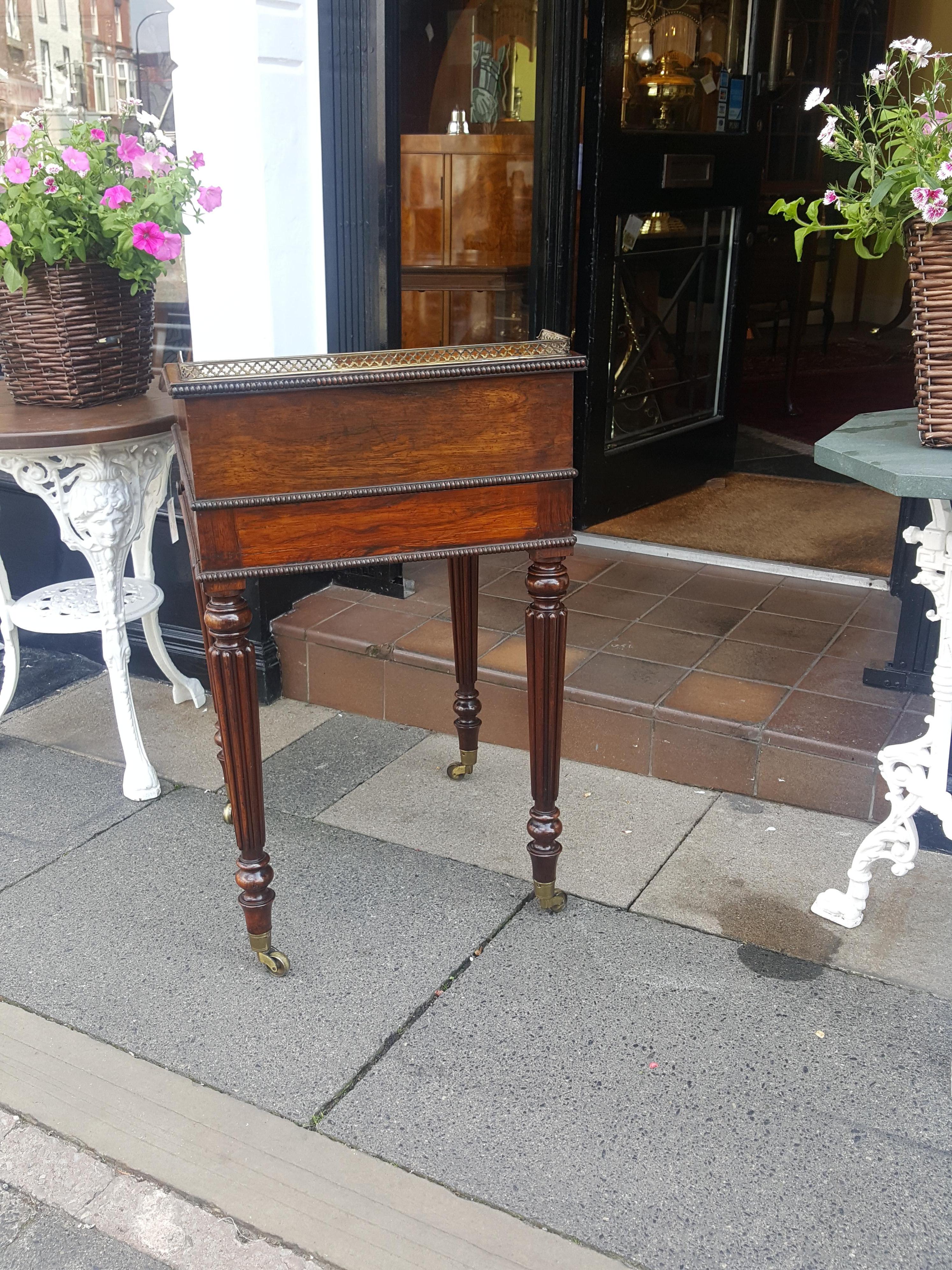 Gillows Early Victorian Rosewood Writing Table In Good Condition In Altrincham, Cheshire