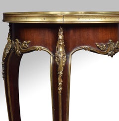 Table marquetée Gillows montée en bronze doré
