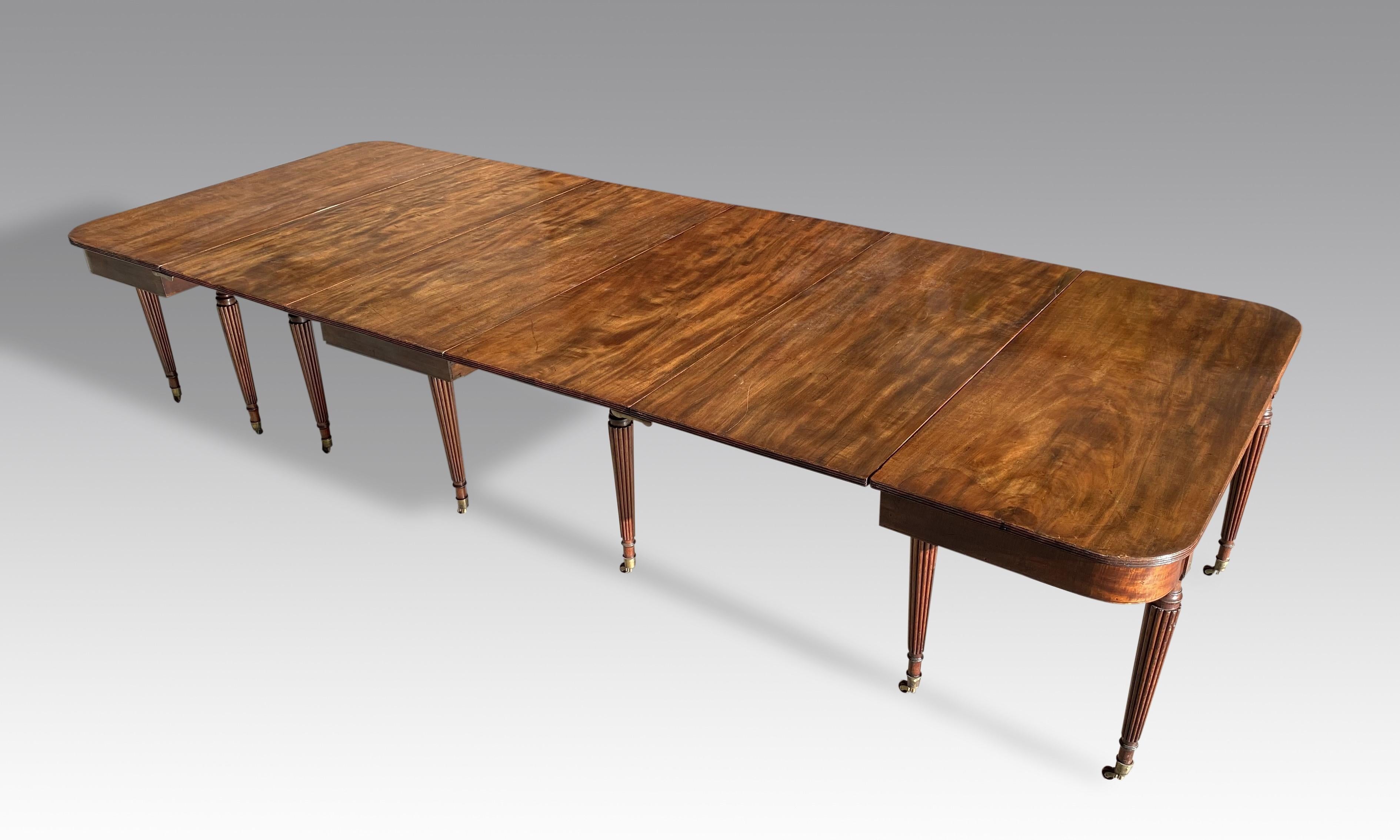 Regency Gillows Mahogany extending Dining Table For Sale