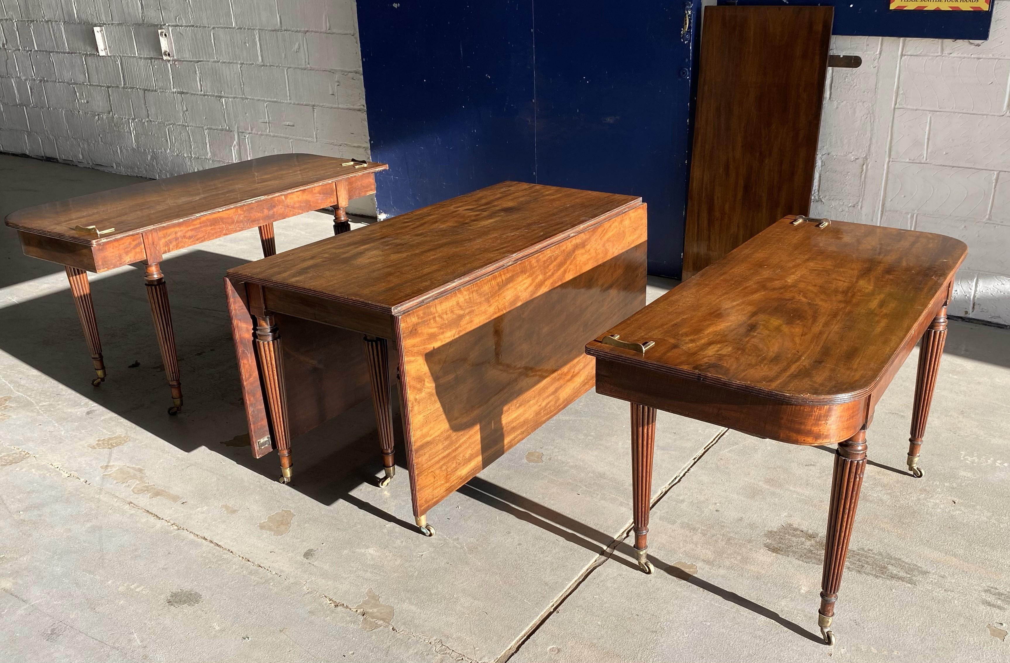 Gillows Mahogany extending Dining Table For Sale 3