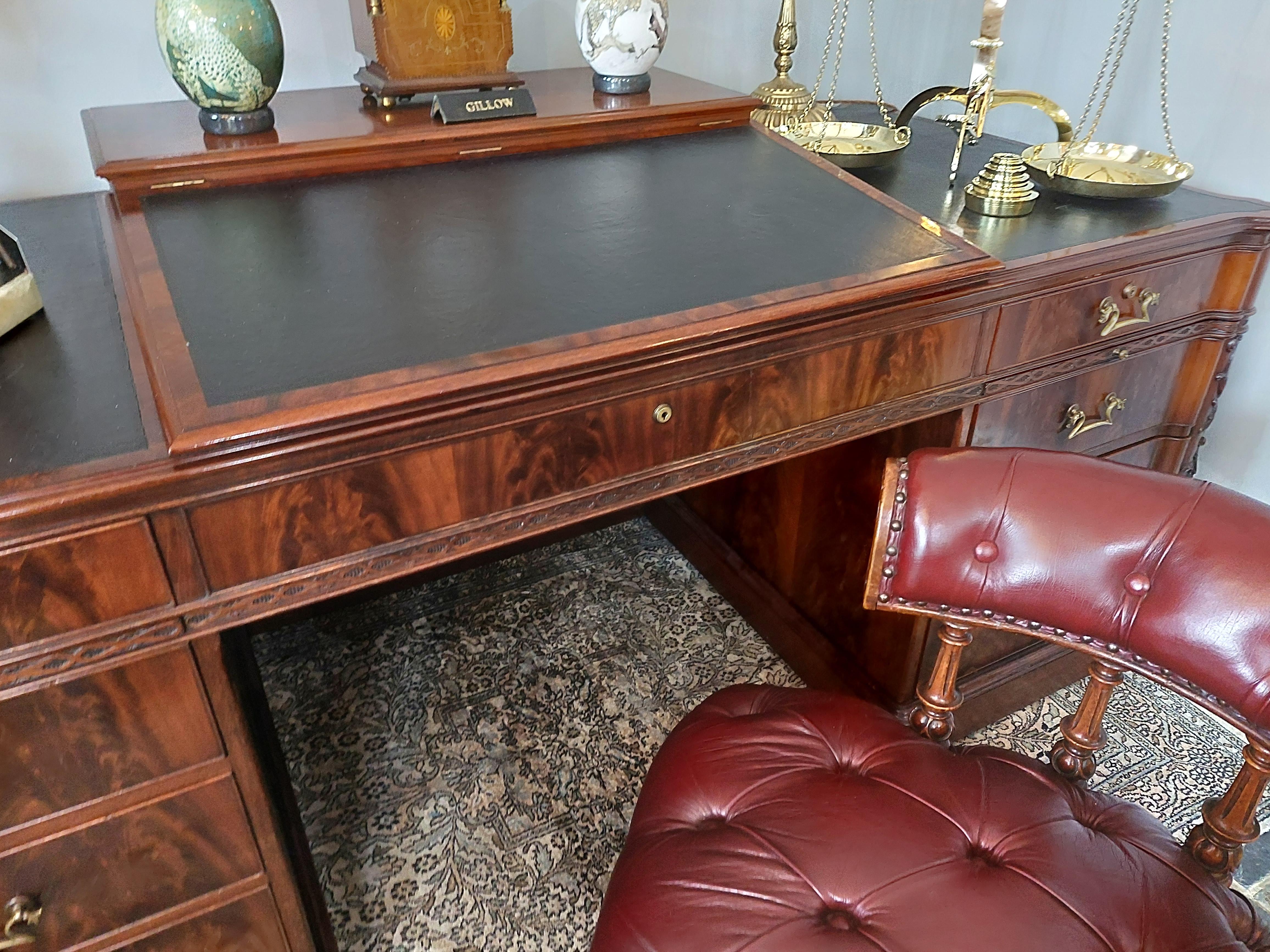 Gillows - Mid 19thC Mahogany Twin Pedestal Desk In Good Condition For Sale In Altrincham, GB