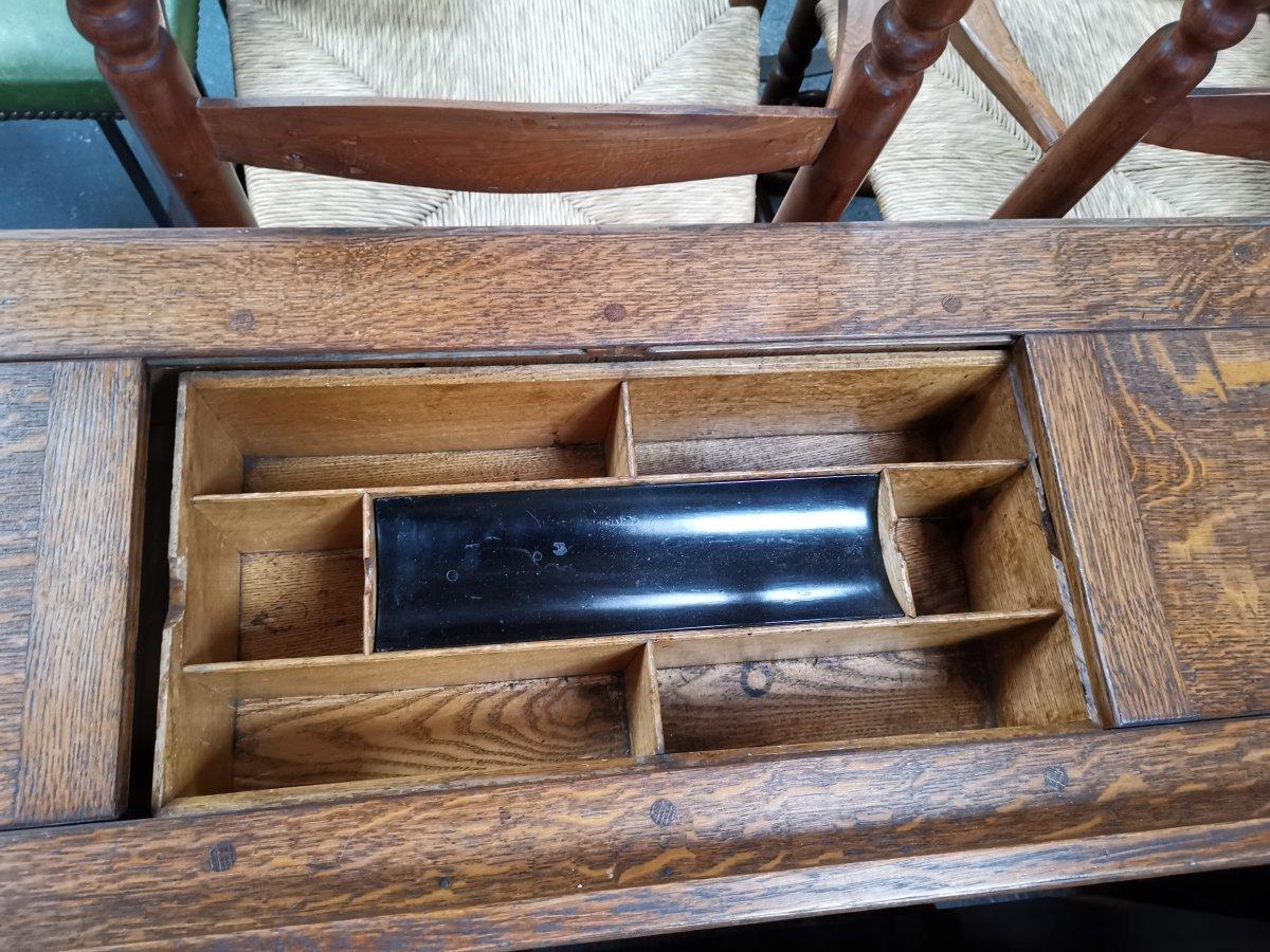 Gillows of Lancaster attri., Gothic Revival Oak Architect's Desk  For Sale 6