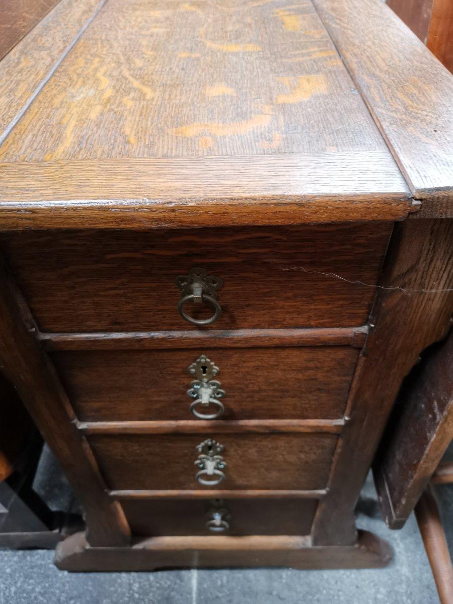 19th Century Gillows of Lancaster attri., Gothic Revival Oak Architect's Desk  For Sale
