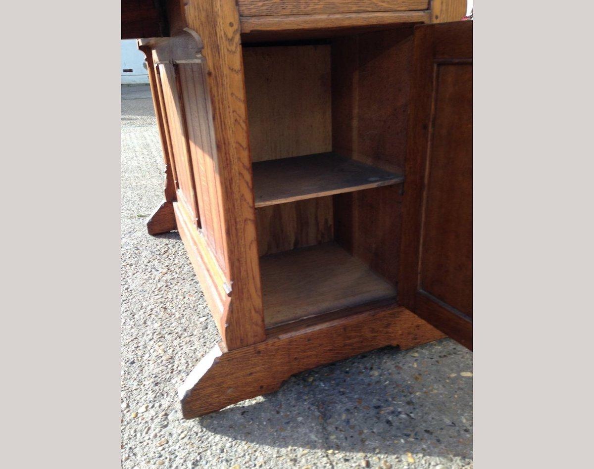 Gillows of Lancaster attri., Gothic Revival Oak Architect's Desk  For Sale 1