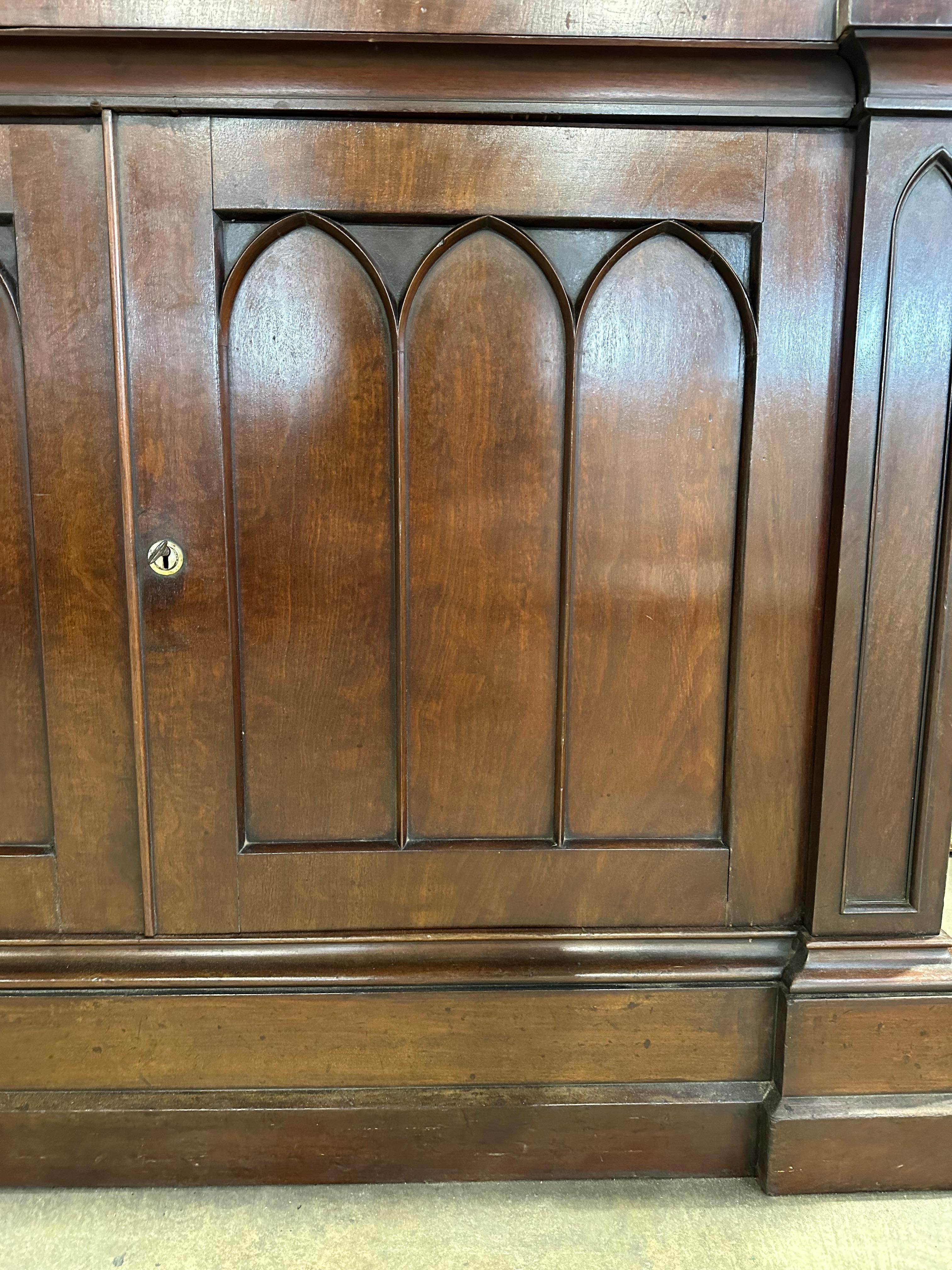 Gillows Of Lancaster Gothic Revival Bookcase In Good Condition For Sale In Southall, GB