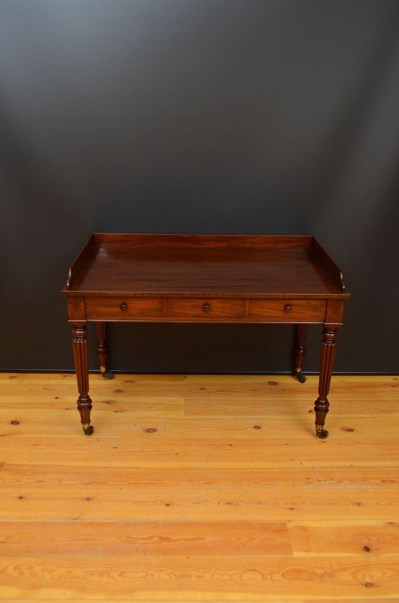 Regency Gillows of Lancaster Tavolo da scrittura in mogano in vendita