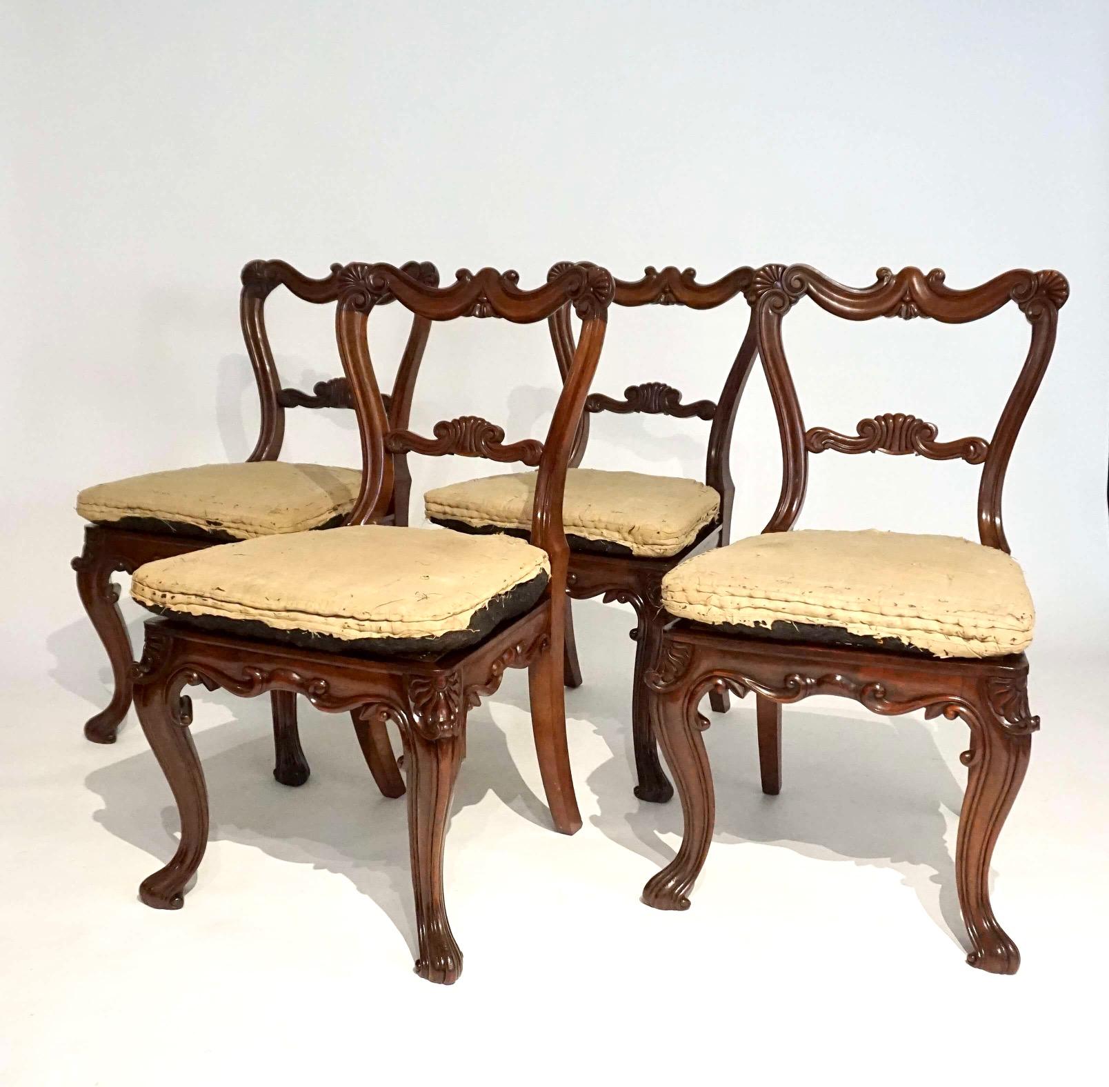 Hand-Carved Gillows of Lancaster Regency Rococo Revival Rosewood Side Chairs, circa 1825 For Sale