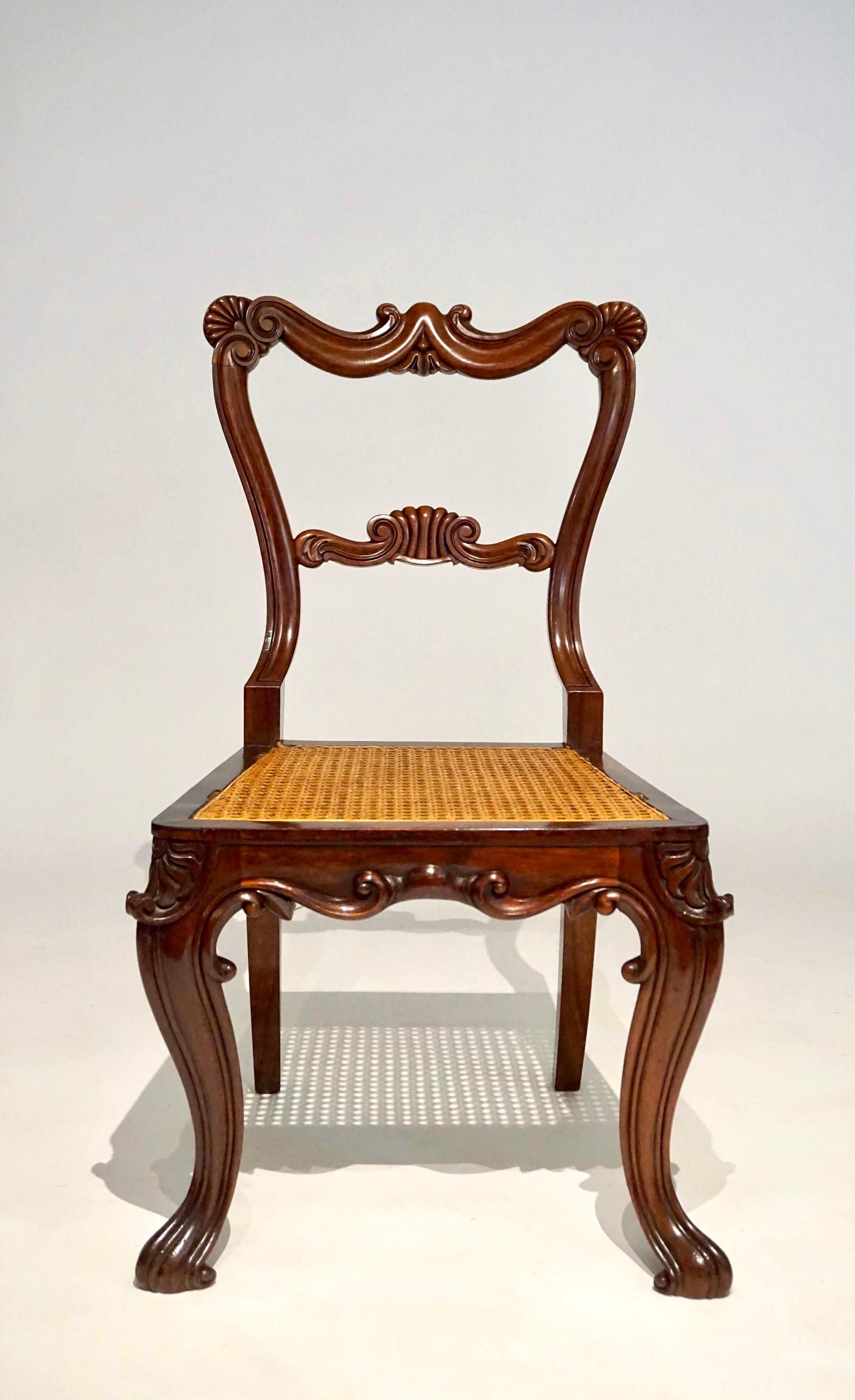 Gillows of Lancaster Regency Rococo Revival Rosewood Side Chairs, circa 1825 In Good Condition For Sale In Kinderhook, NY