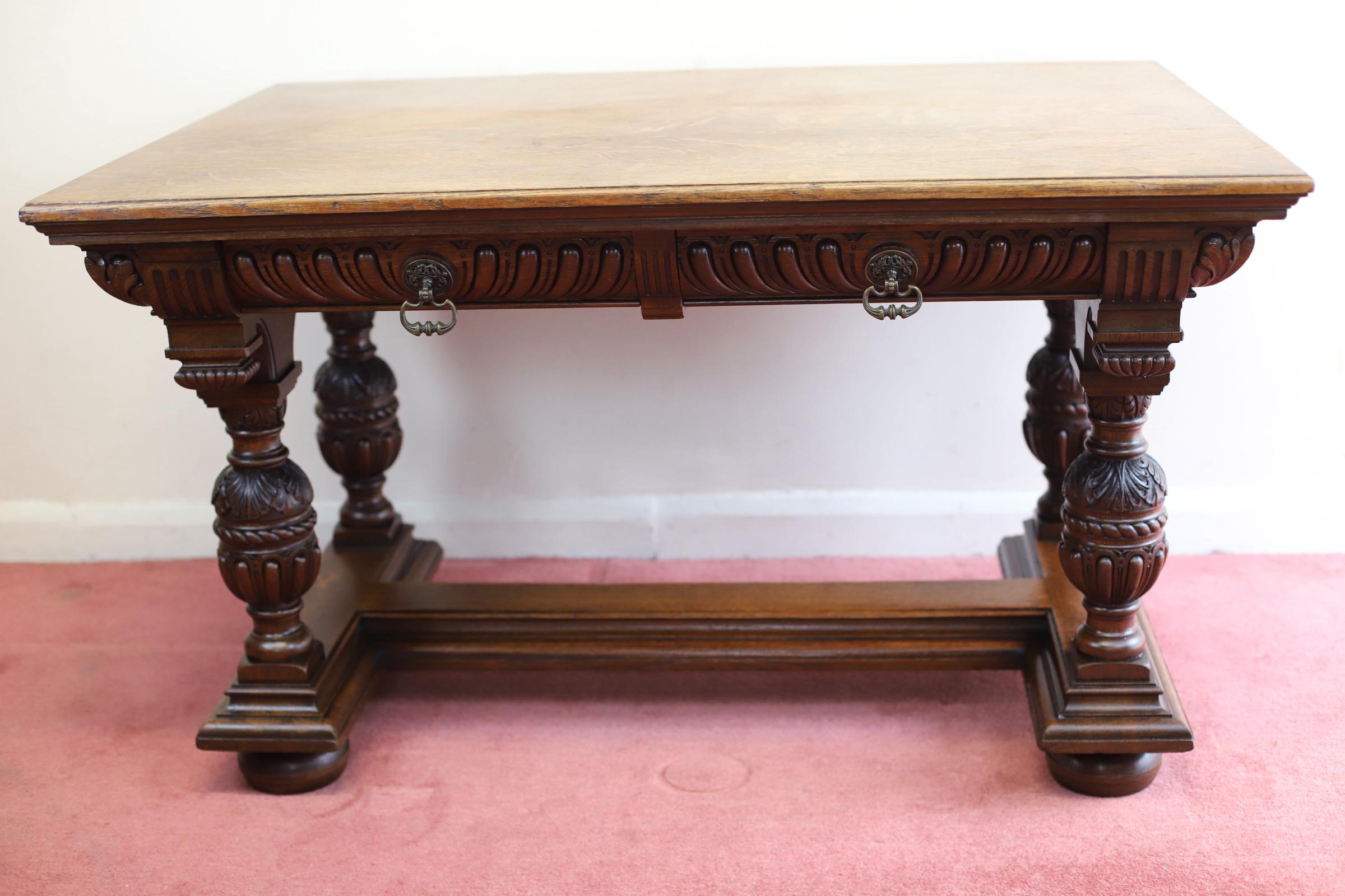 We delight to offer for sale this beautiful Victorian oak library table in Elizabethan Revival style, by Gillow of Lancaster, mid 19th century; the rectangular top with pronounced medullary rays; the front and back each with twin drawers with relief