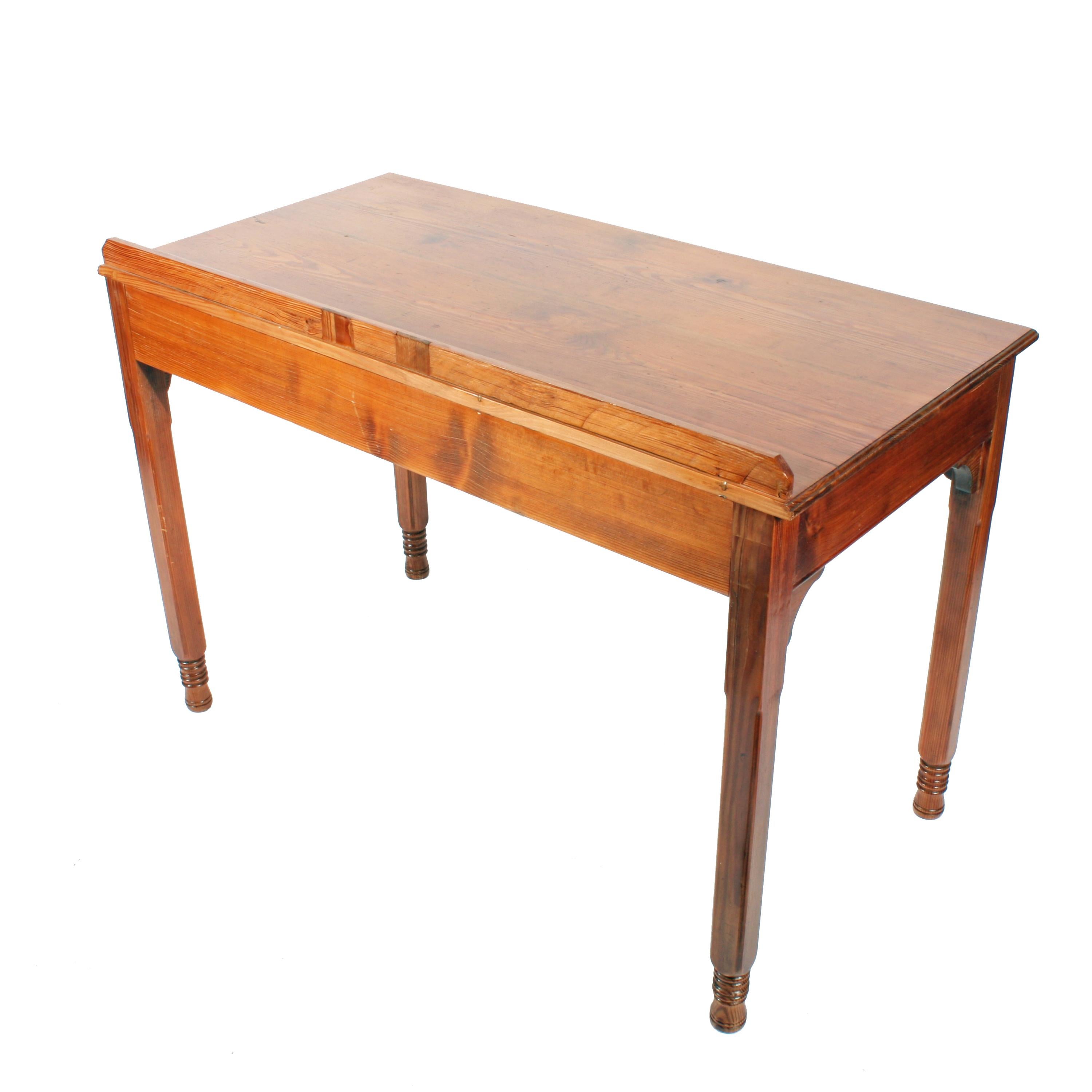 Gillows of Lancaster Two-Drawer Pine Table In Good Condition For Sale In Newcastle Upon Tyne, GB