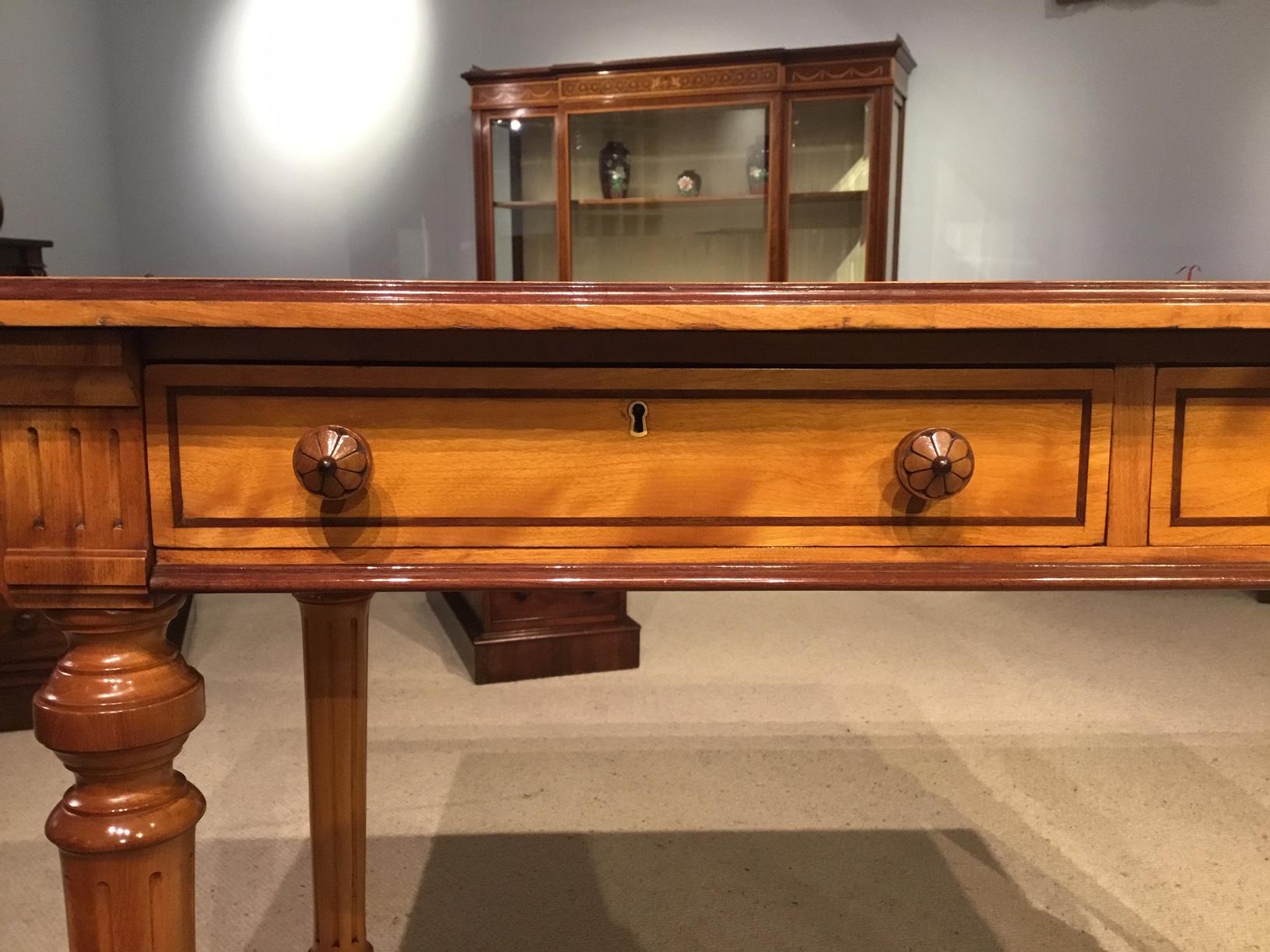Gillows Satinwood and Purple Heart Victorian Period Writing Table In Excellent Condition In Darwen, GB