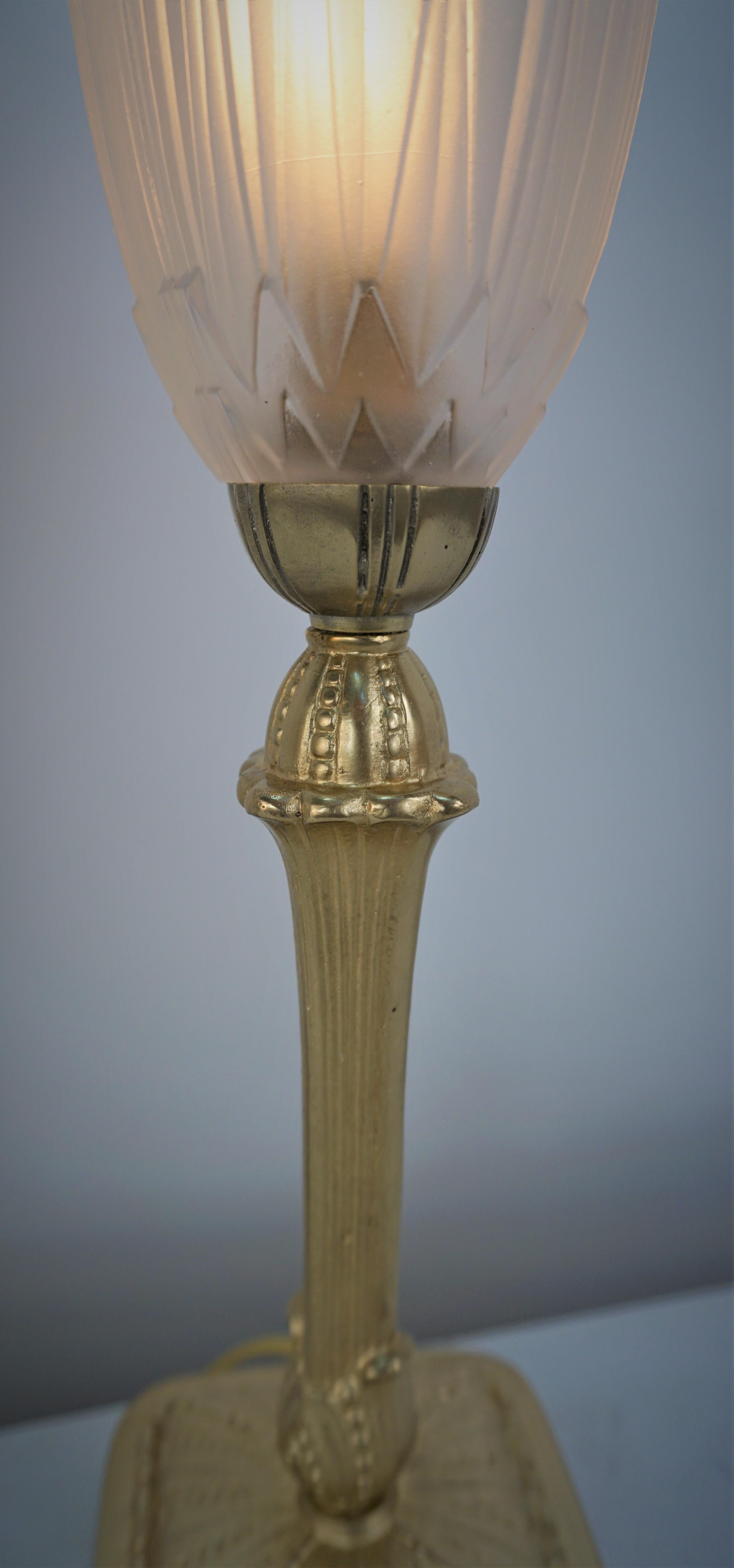 Gills French 1930s Art Deco Table Lamp In Good Condition For Sale In Fairfax, VA