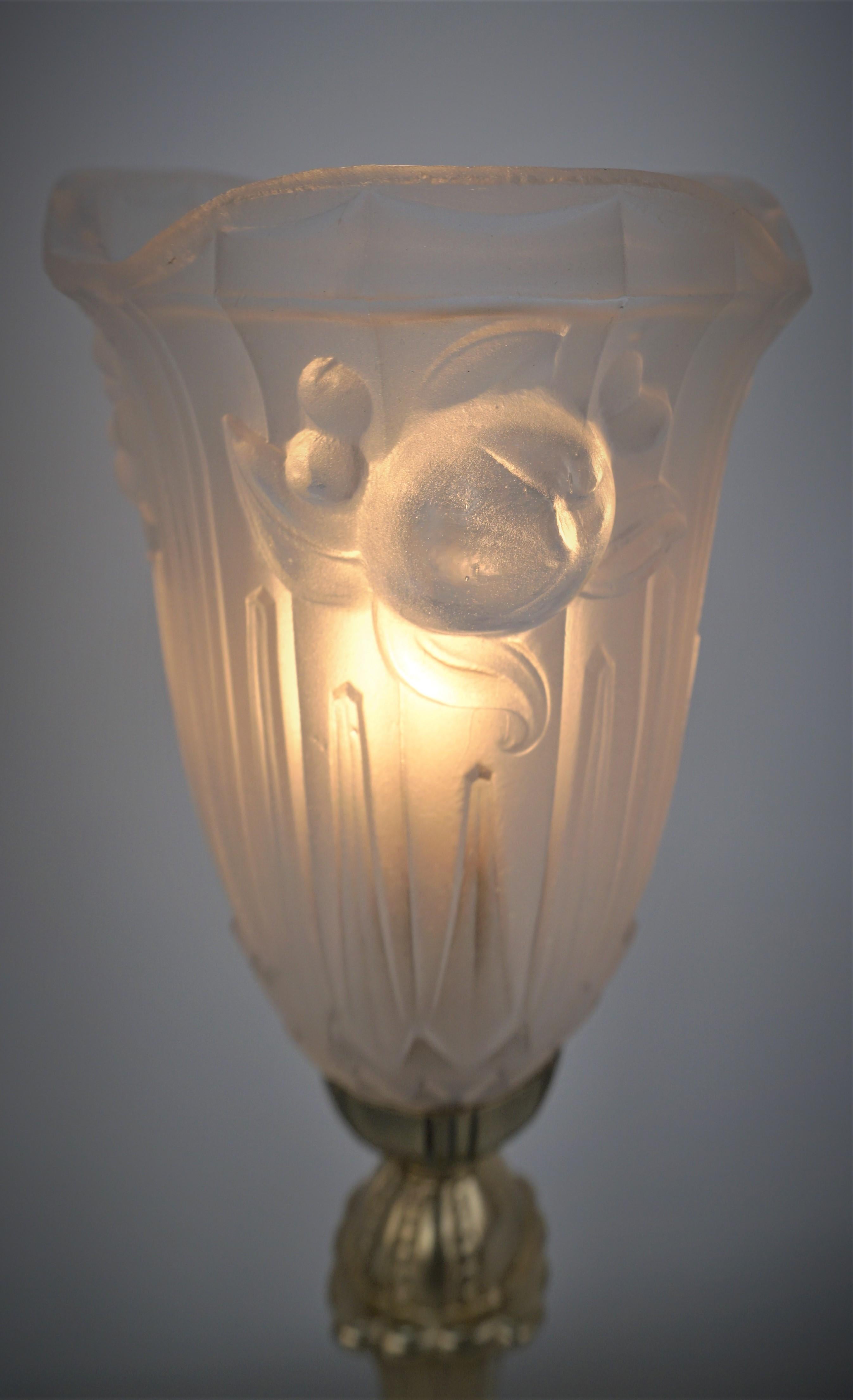 Mid-20th Century Gills French 1930s Art Deco Table Lamp For Sale