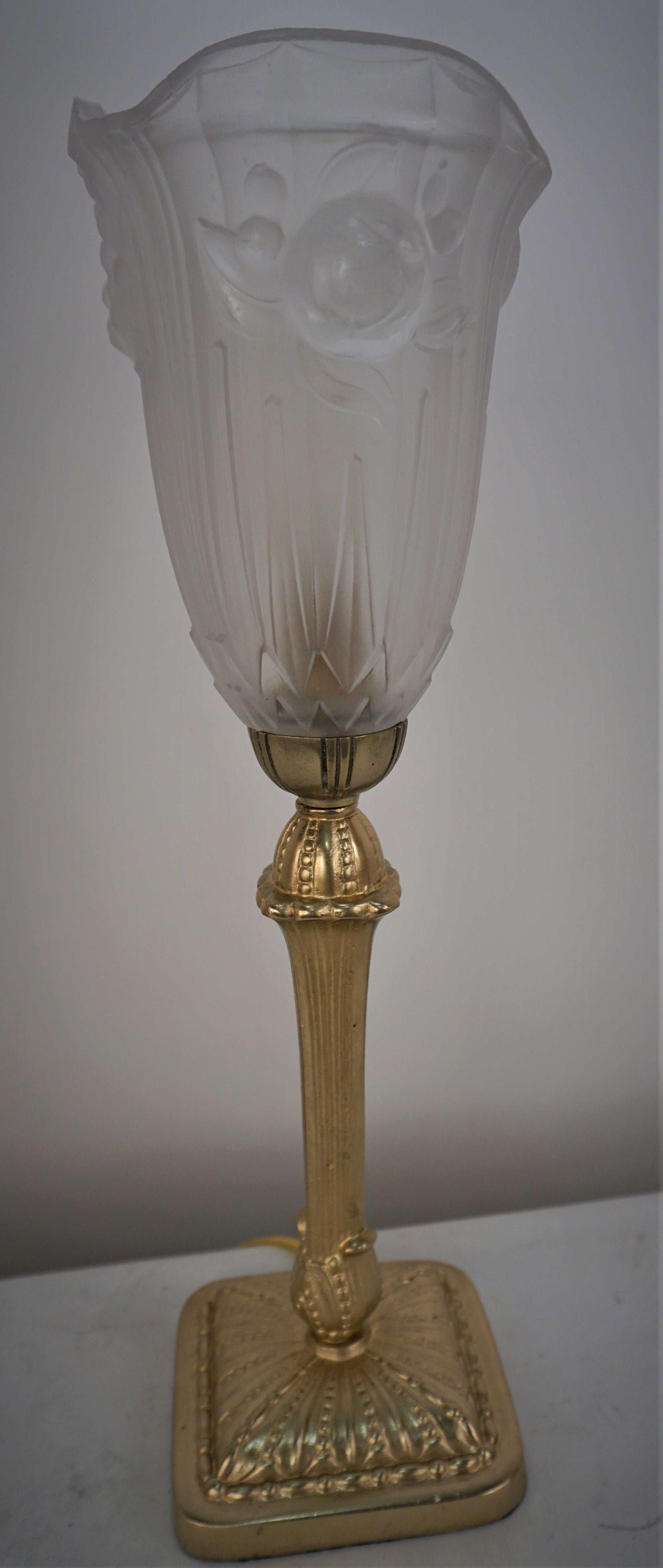 Gills French 1930s Art Deco Table Lamp For Sale 1