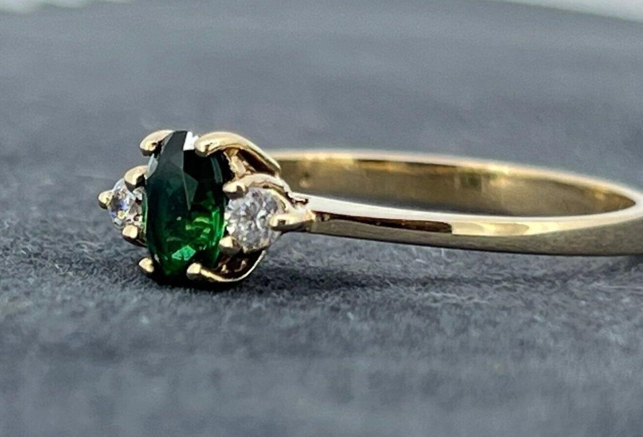 Gilson Emerald (May Birthstone) & Diamond Dress Ring in 9K Yellow Gold For Sale 1