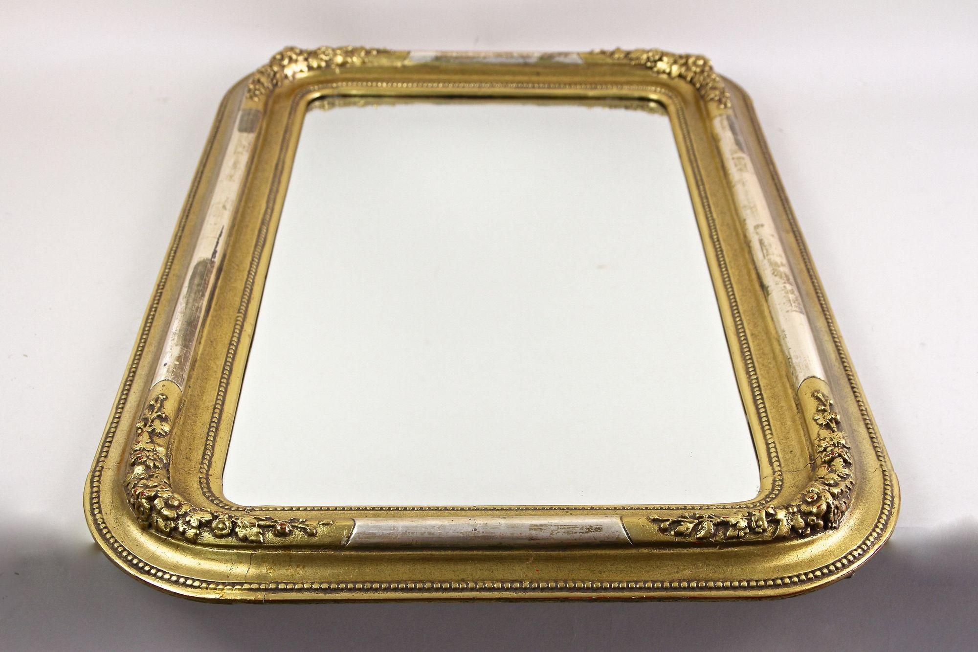 Miroir mural doré du 19ème siècle avec clous de stuc, coins arrondis, vers 1840 en vente 2