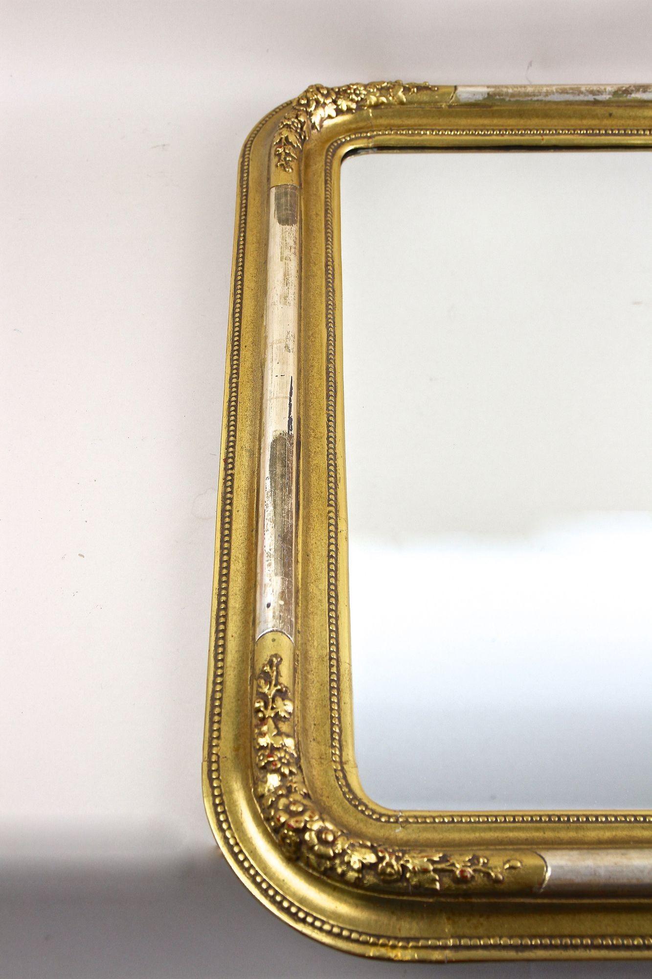 Miroir mural doré du 19ème siècle avec clous de stuc, coins arrondis, vers 1840 en vente 4