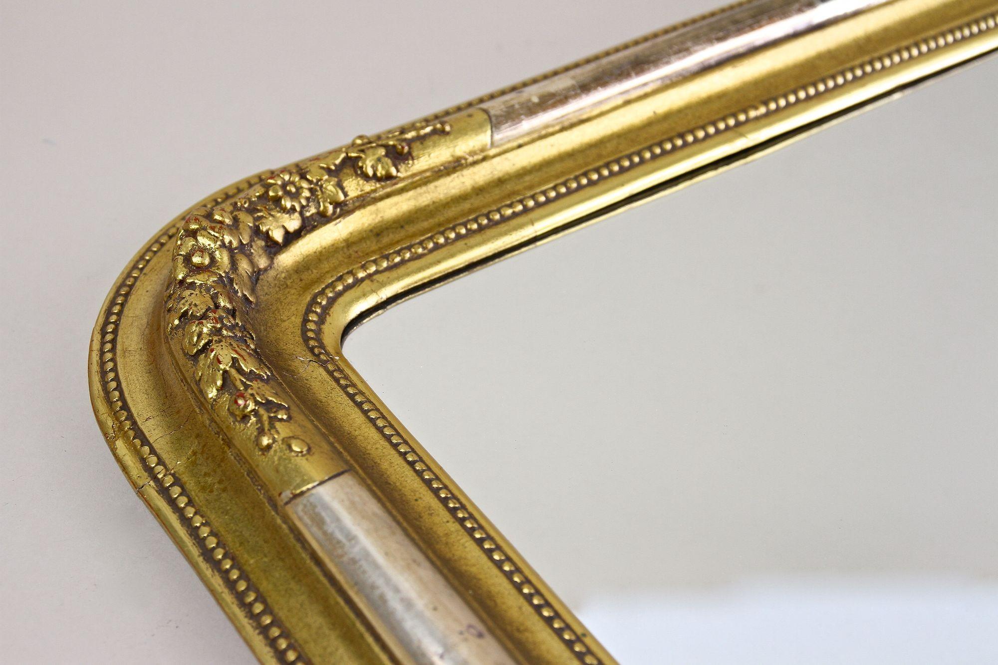 Miroir mural doré du 19ème siècle avec clous de stuc, coins arrondis, vers 1840 en vente 7