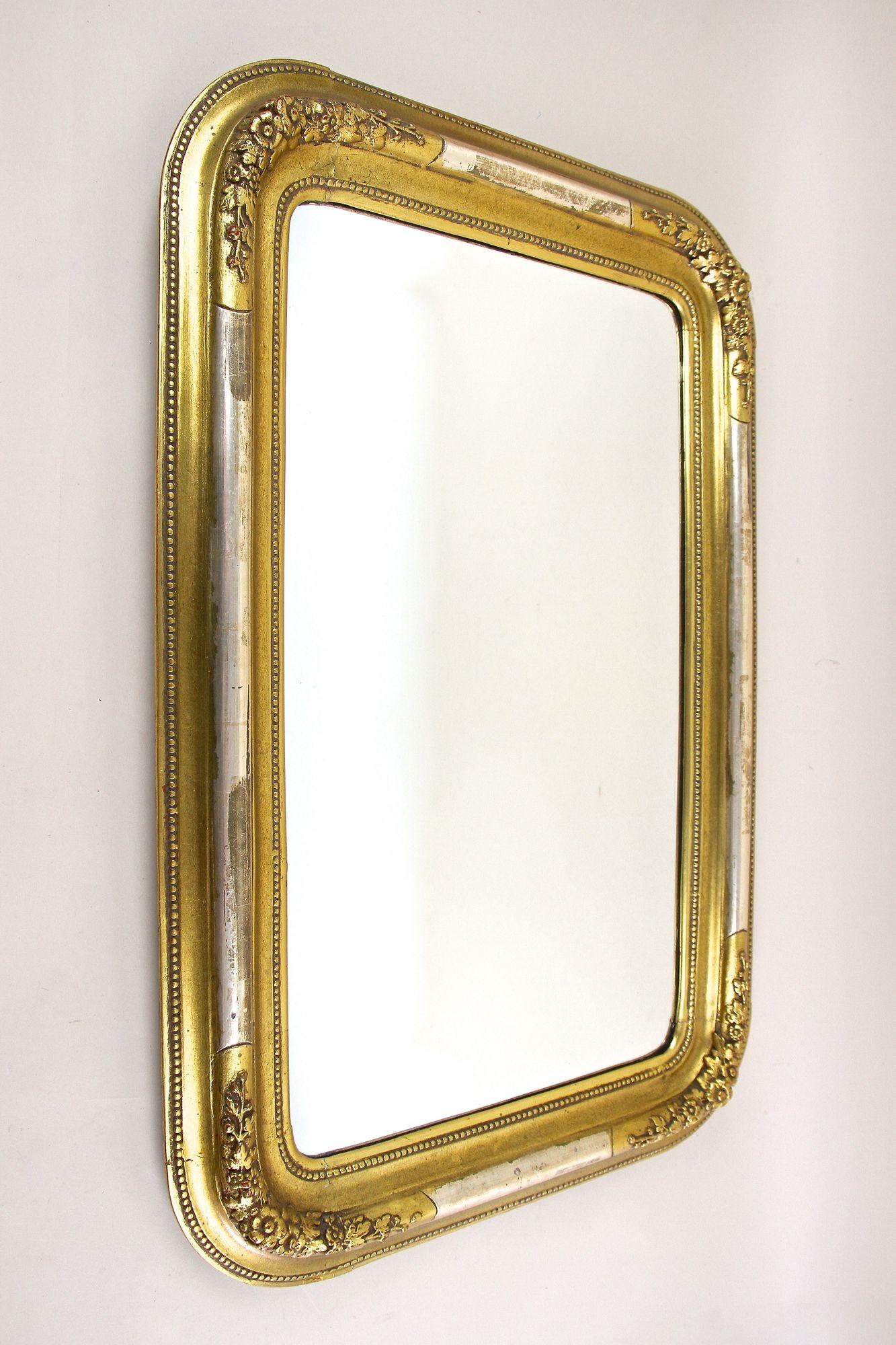 Miroir mural doré du 19ème siècle avec clous de stuc, coins arrondis, vers 1840 en vente 9