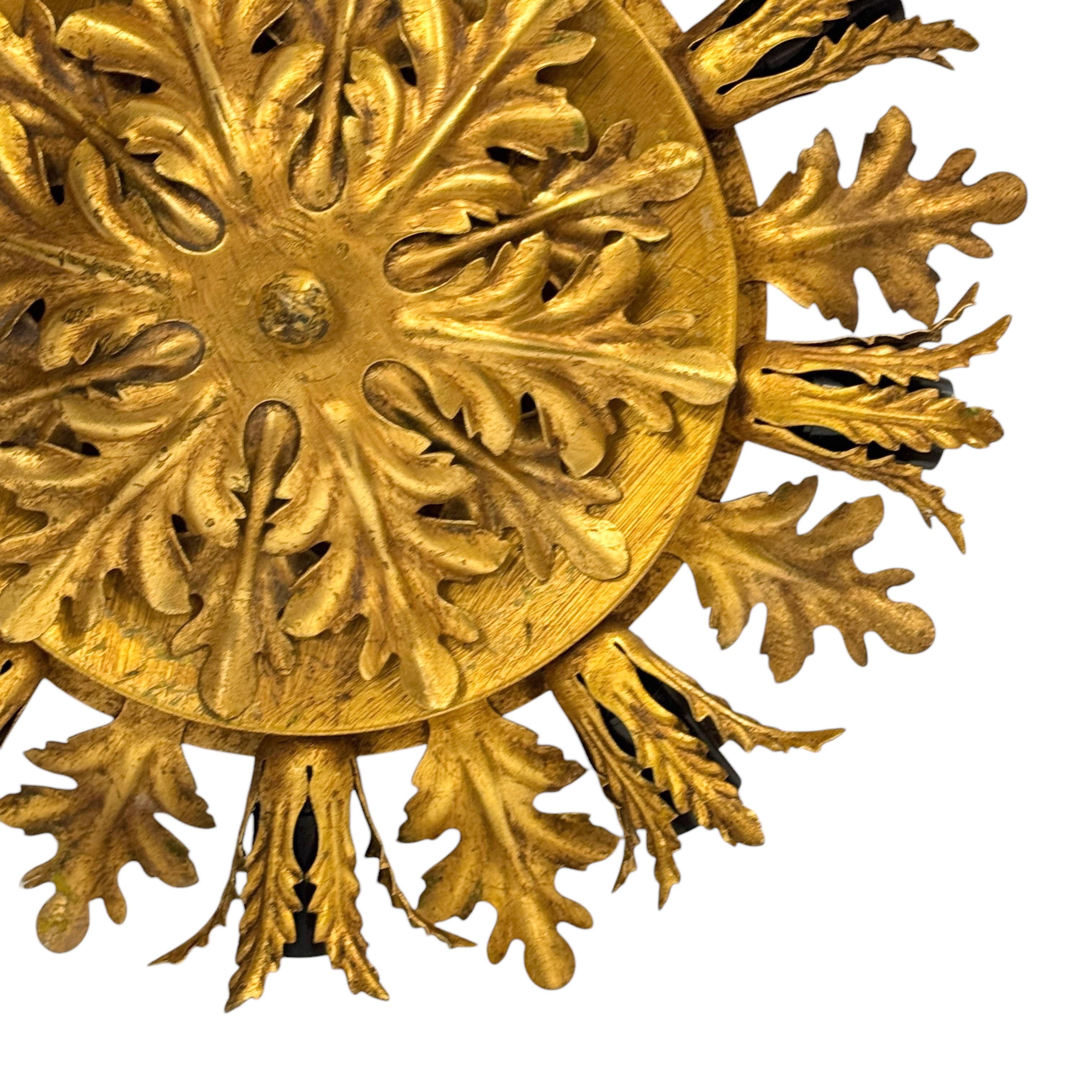 Gilt Acanthus Leafs 9 Light Tole Hollywood Regency Flush Mount, Banci Italy In Good Condition For Sale In Nuernberg, DE