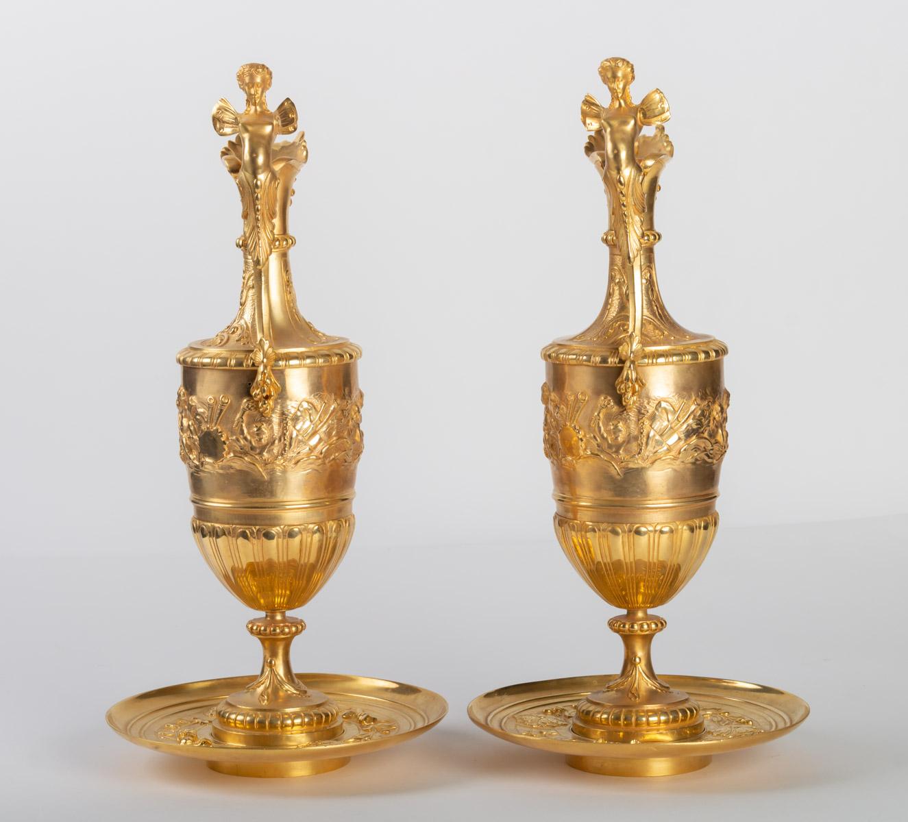 Ewers in gilt and chiseled bronze, 19th century, Napoleon III period

Measures: H 42 cm, D 20 cm.