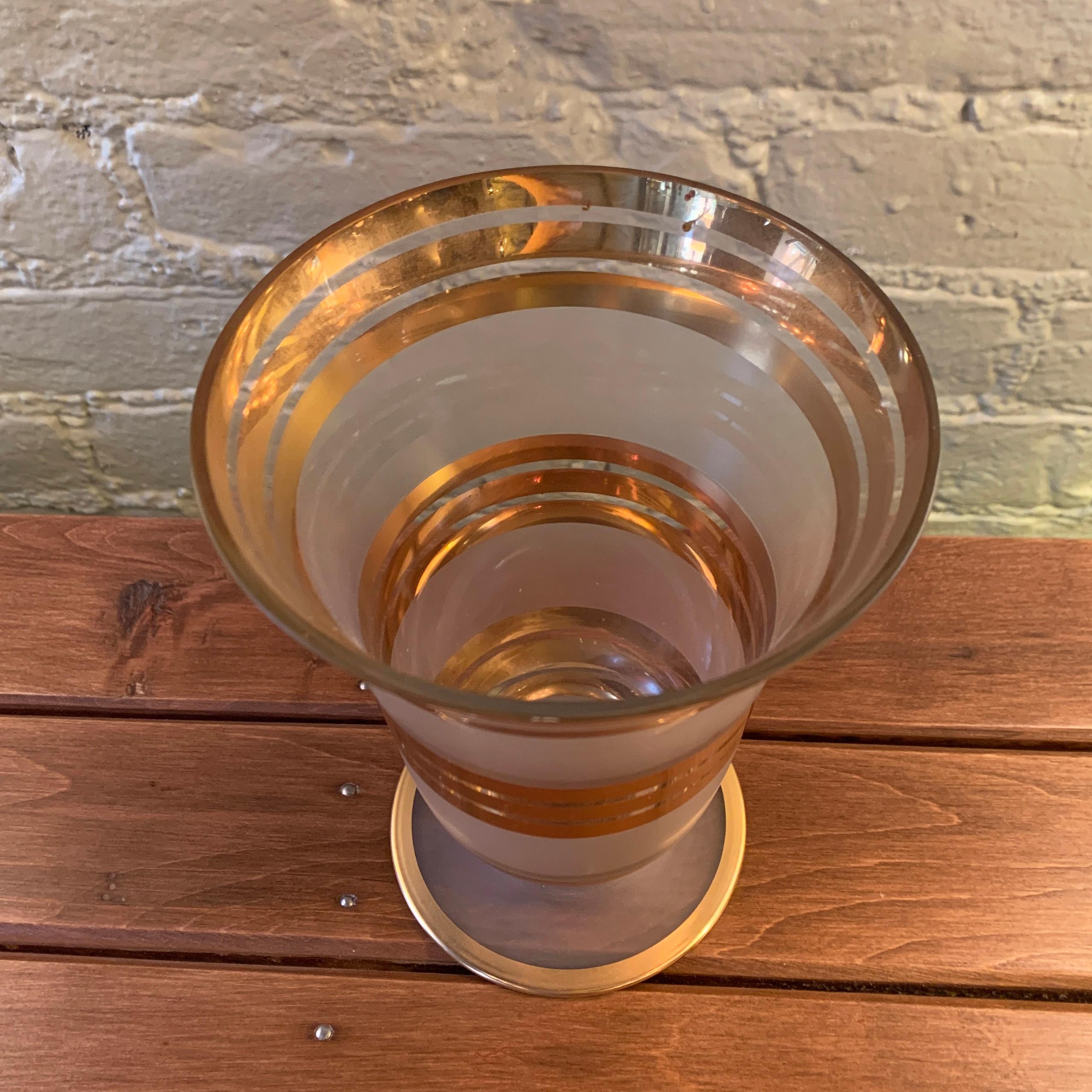Dekorative Vase aus vergoldetem und mattiertem Glas im Zustand „Gut“ im Angebot in Brooklyn, NY