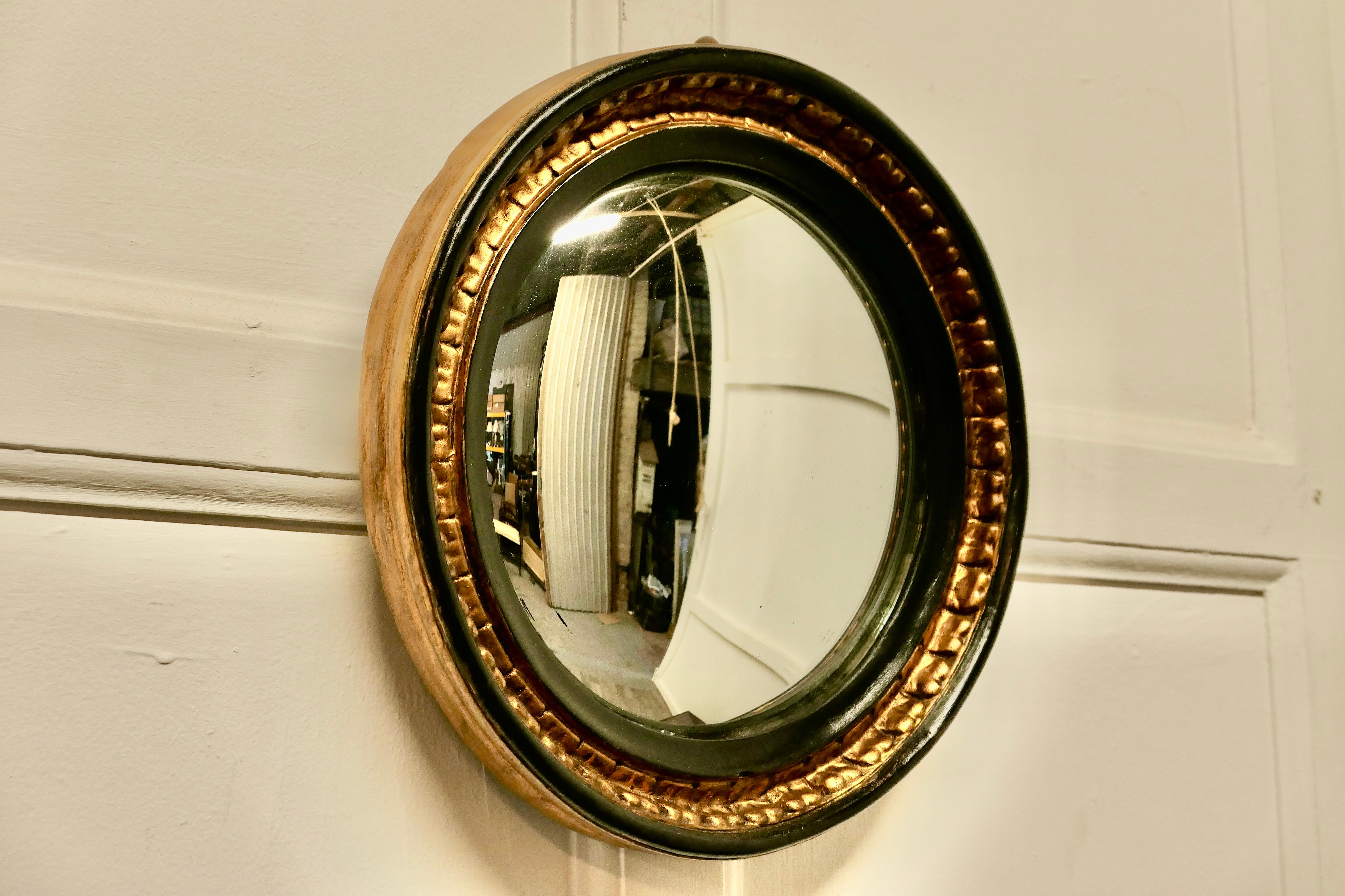 Gilt and Lacquer French Convex Wall Mirror In Good Condition In Chillerton, Isle of Wight