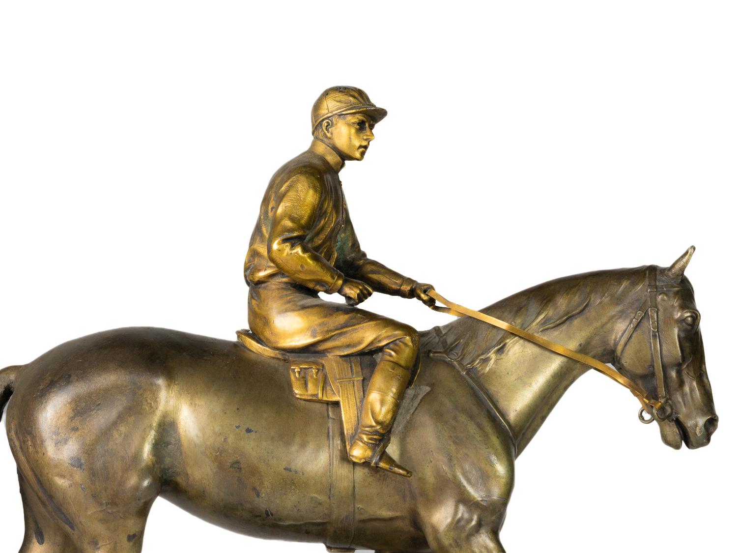 Napoléon III Jockey sur un cheval en bronze doré et patiné, 19e siècle en vente