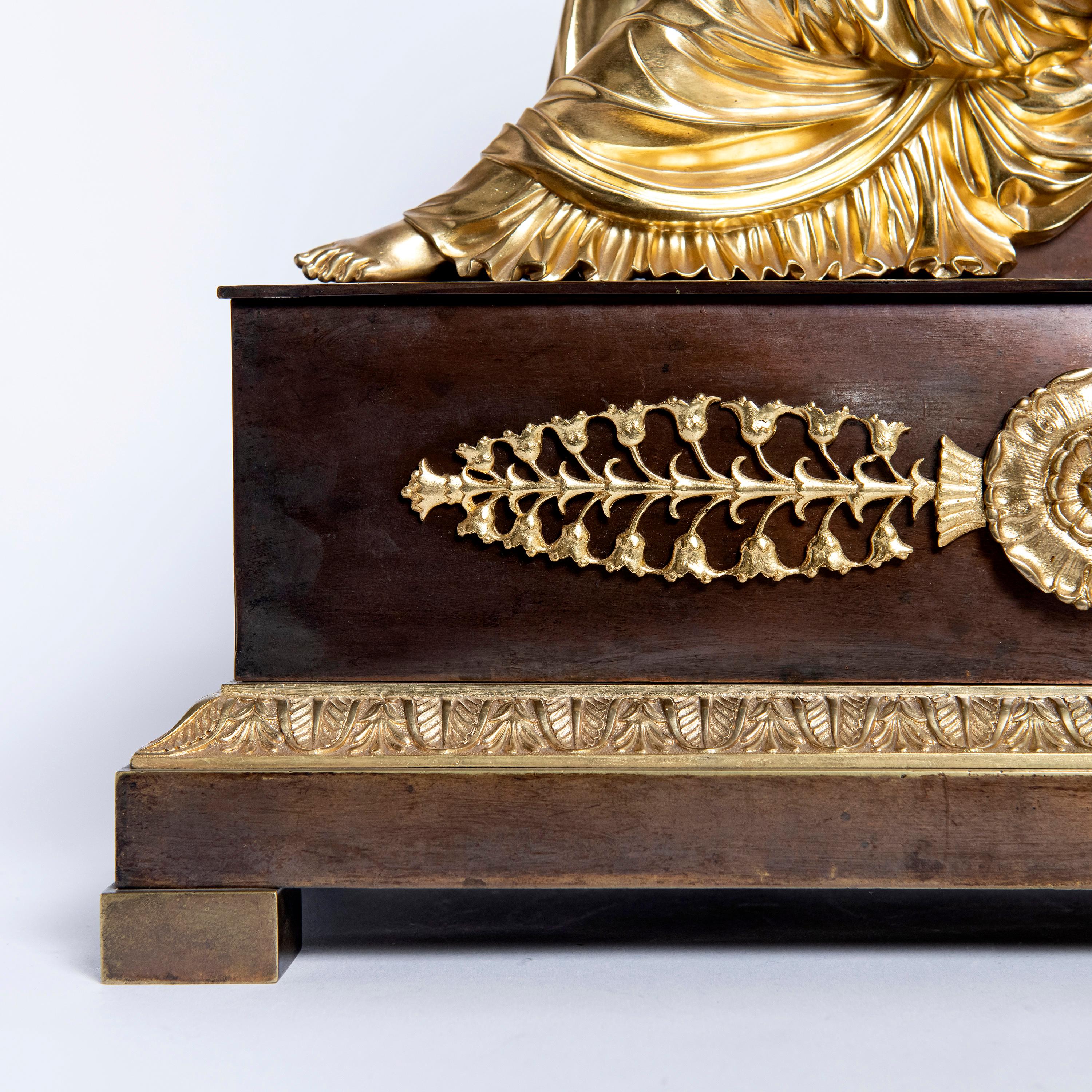 Kaminuhr aus vergoldeter und patinierter Bronze, maschinell signiert von L. Moinet, Frankreich (19. Jahrhundert) im Angebot
