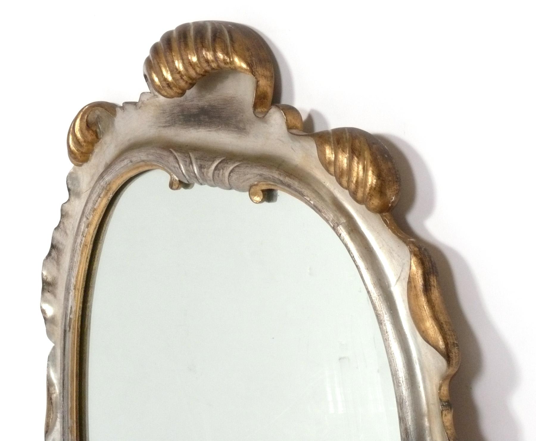 Hollywood Regency Specchio a volute in foglia d'argento e dorato 52 