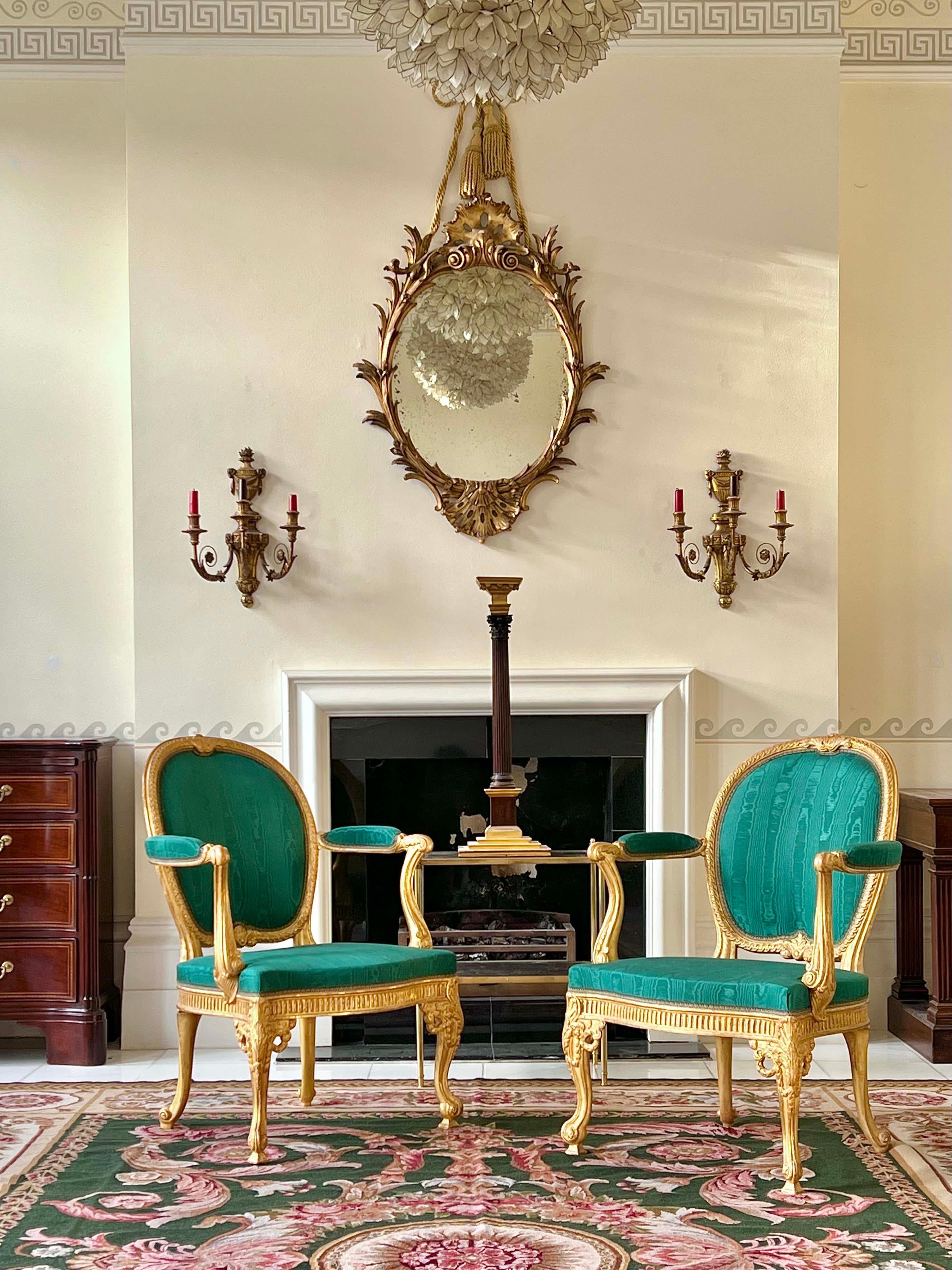 Vergoldeter Sessel nach Thomas Chippendale – zwei Stück verfügbar im Zustand „Gut“ im Angebot in Richmond, London