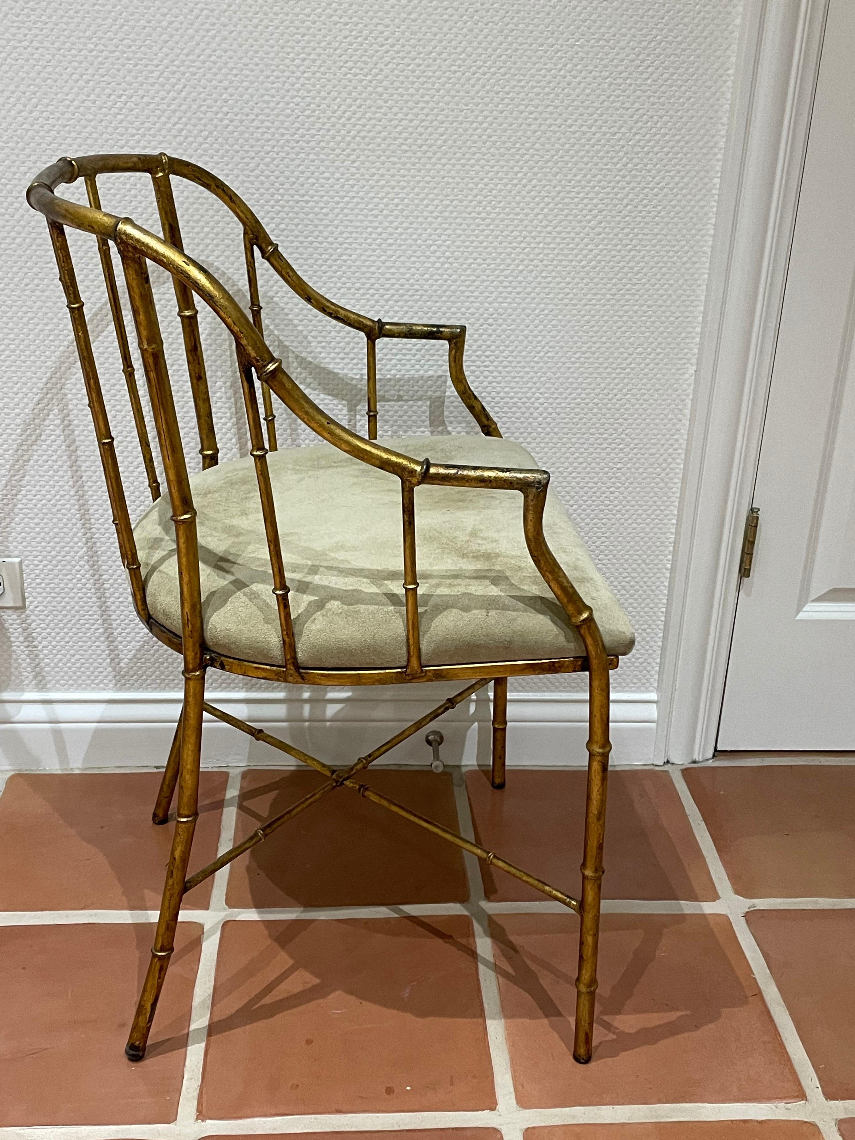This is a vintage gilt bamboo and suede occasional chair from Spain It’s in great condition and would be a nice desk chair probably
From 50-60s.