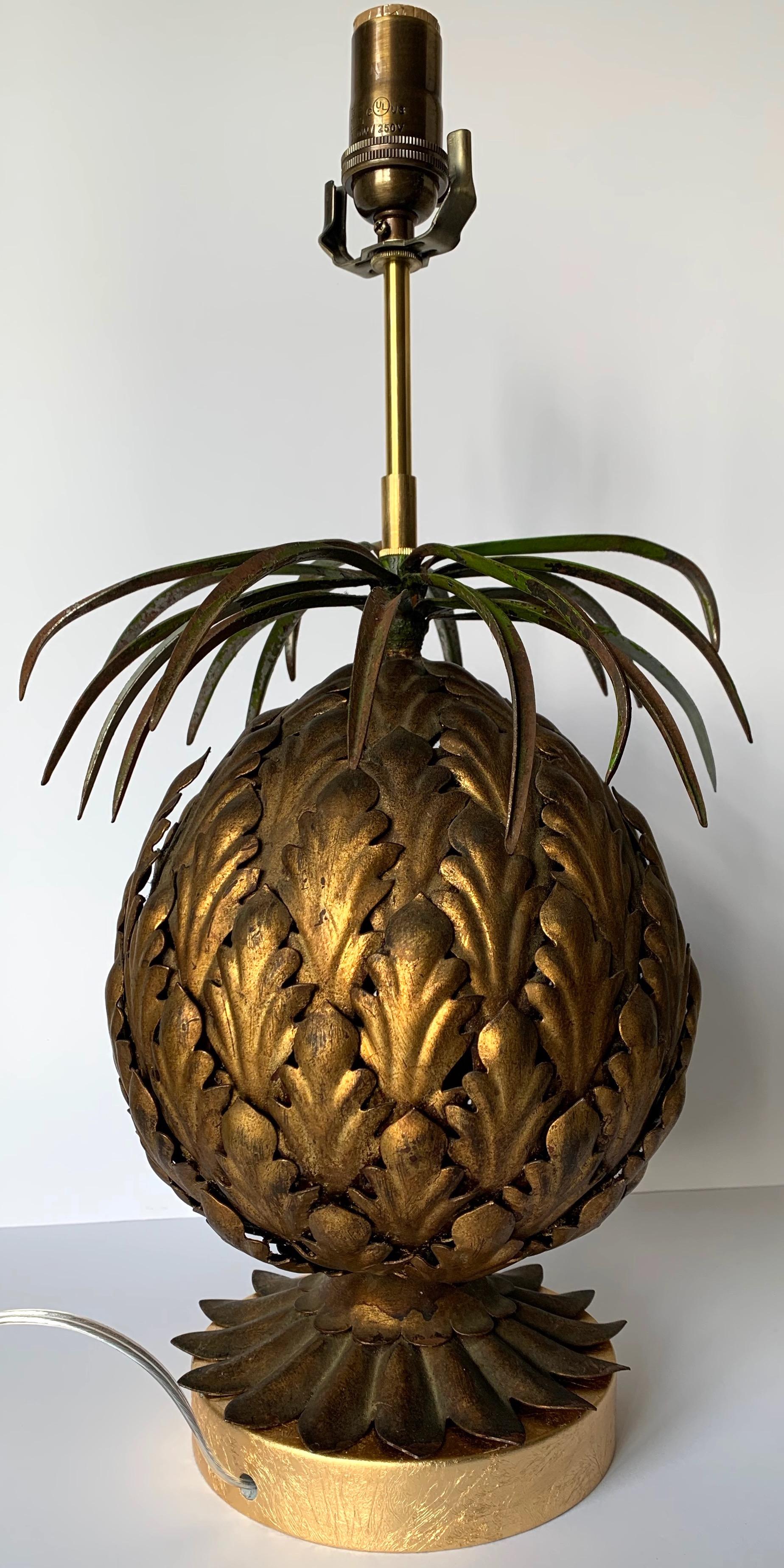 Gilt Metal Pineapple Motif Lamp In Good Condition In Stamford, CT