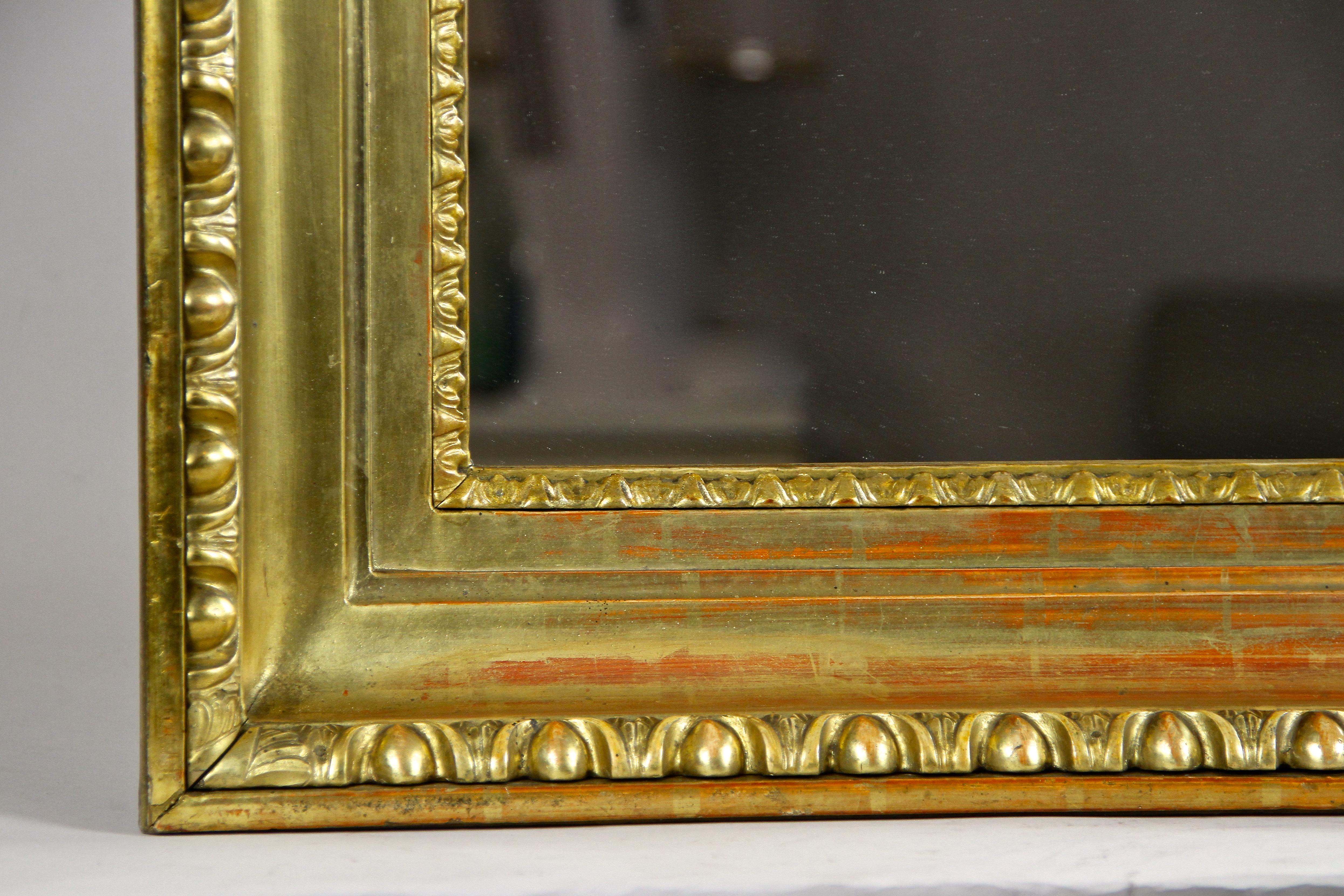 Gilt Biedermeier Wall Mirror with Bulls Eye Carvings, Austria, circa 1825 For Sale 3