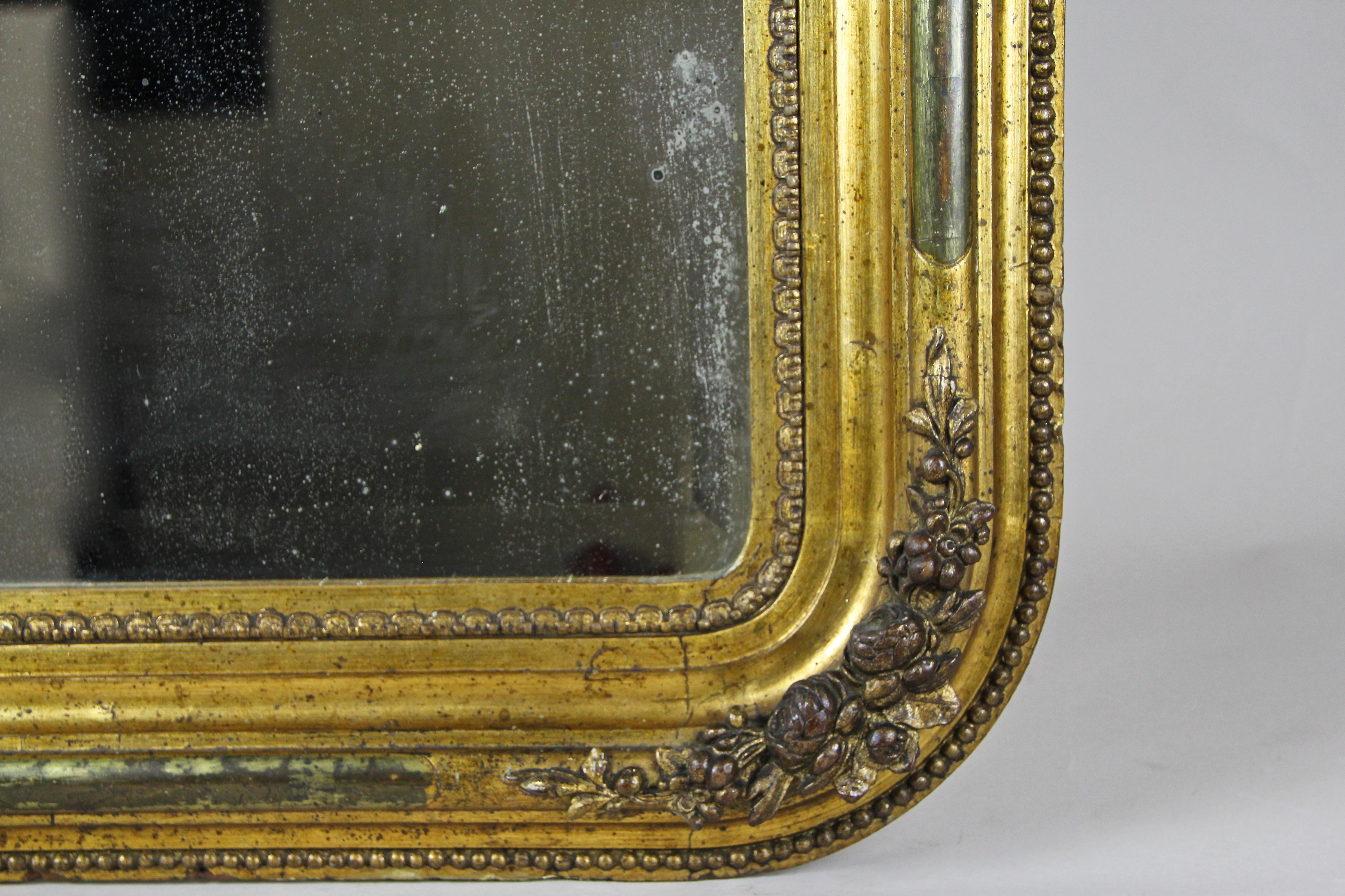 Gilt Biedermeier Wall Mirror with Stucco Works Rounded Corners, Austria ca. 1840 For Sale 1