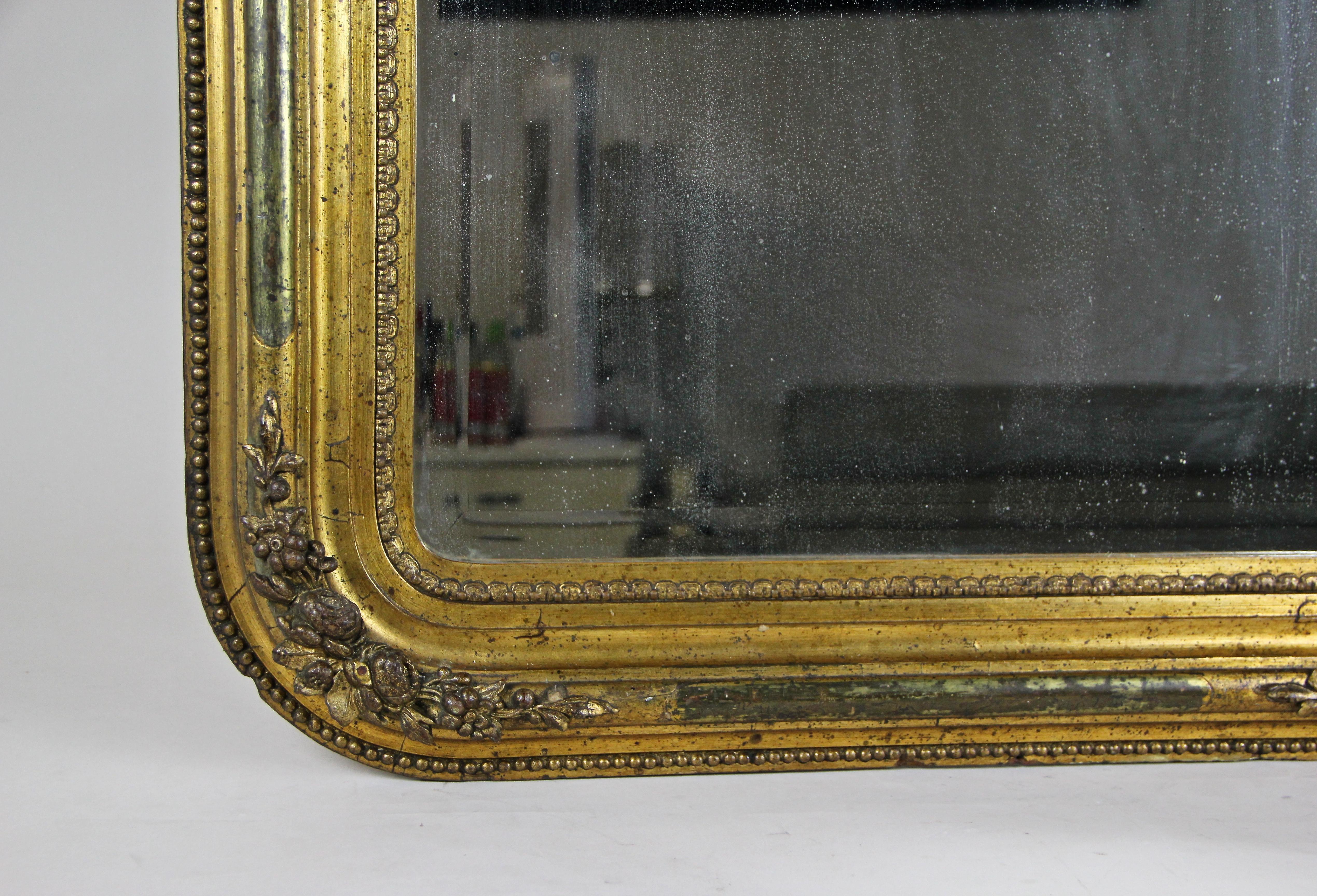 Gilt Biedermeier Wall Mirror with Stucco Works Rounded Corners, Austria ca. 1840 For Sale 2