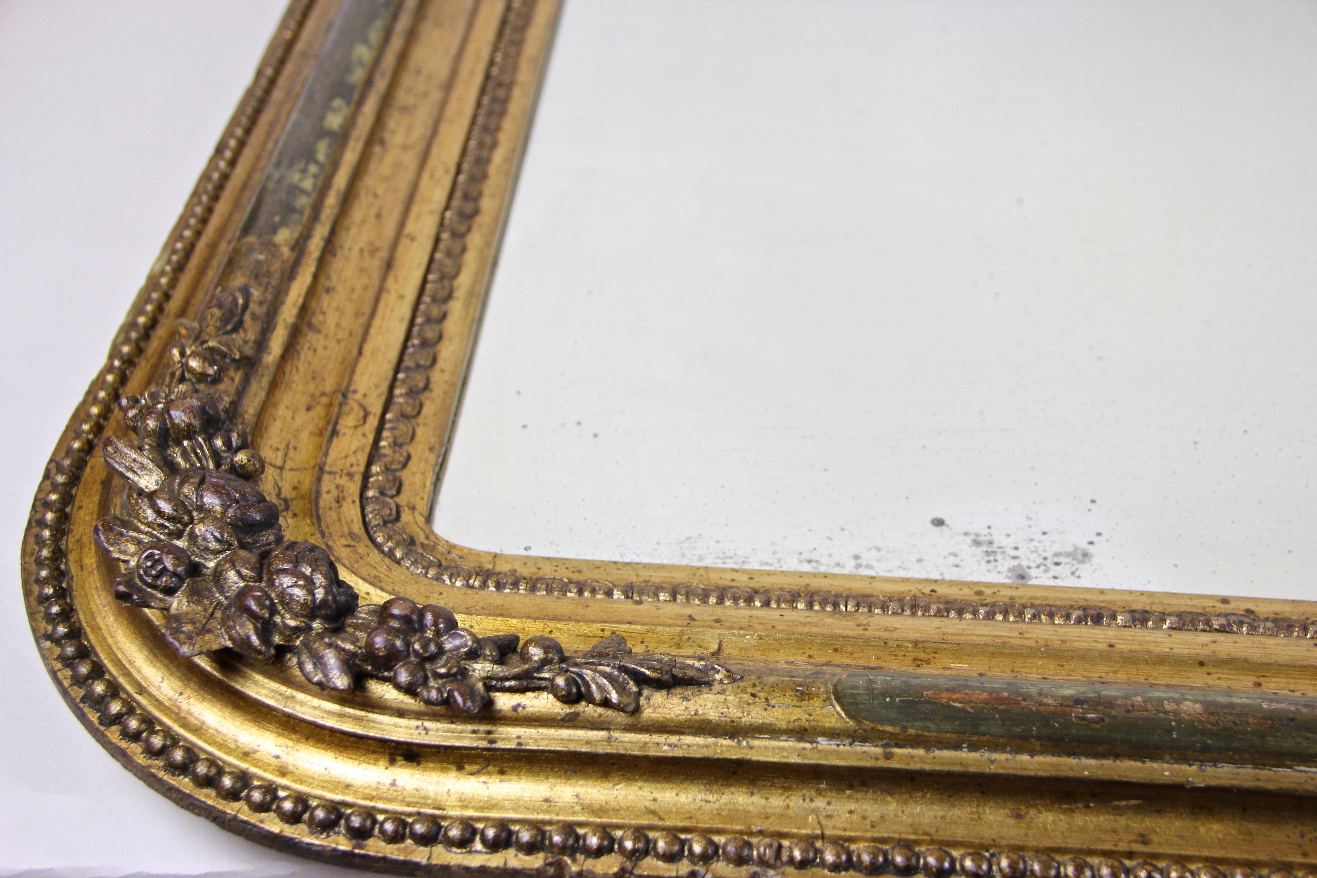 Gilt Biedermeier Wall Mirror with Stucco Works Rounded Corners, Austria ca. 1840 For Sale 4